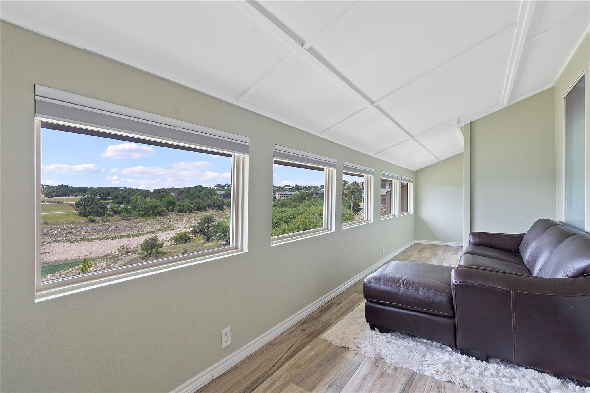 287 Venture Blvd, Point Venture, TX 78645