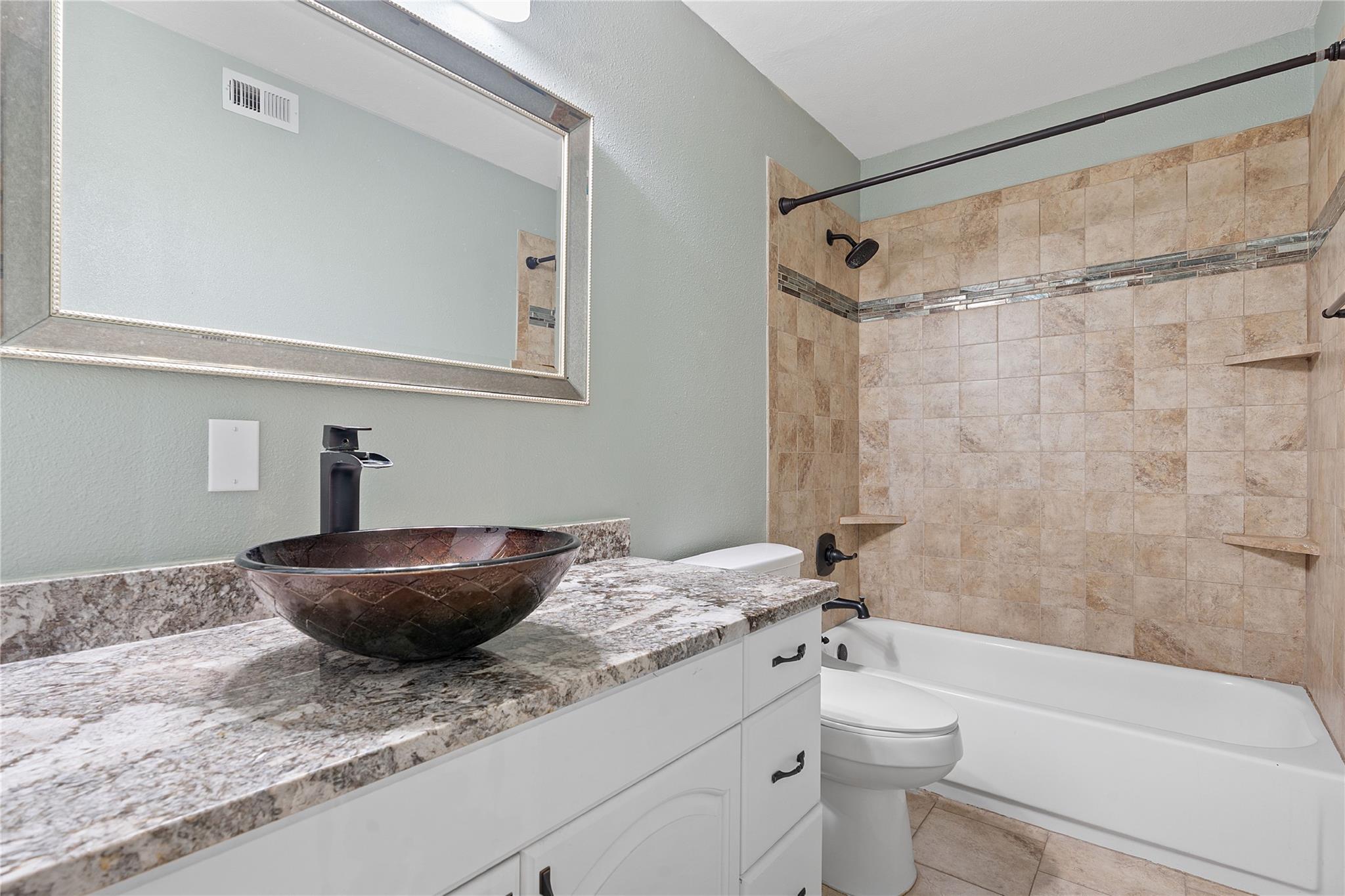 287 Venture Blvd, Point Venture, TX 78645