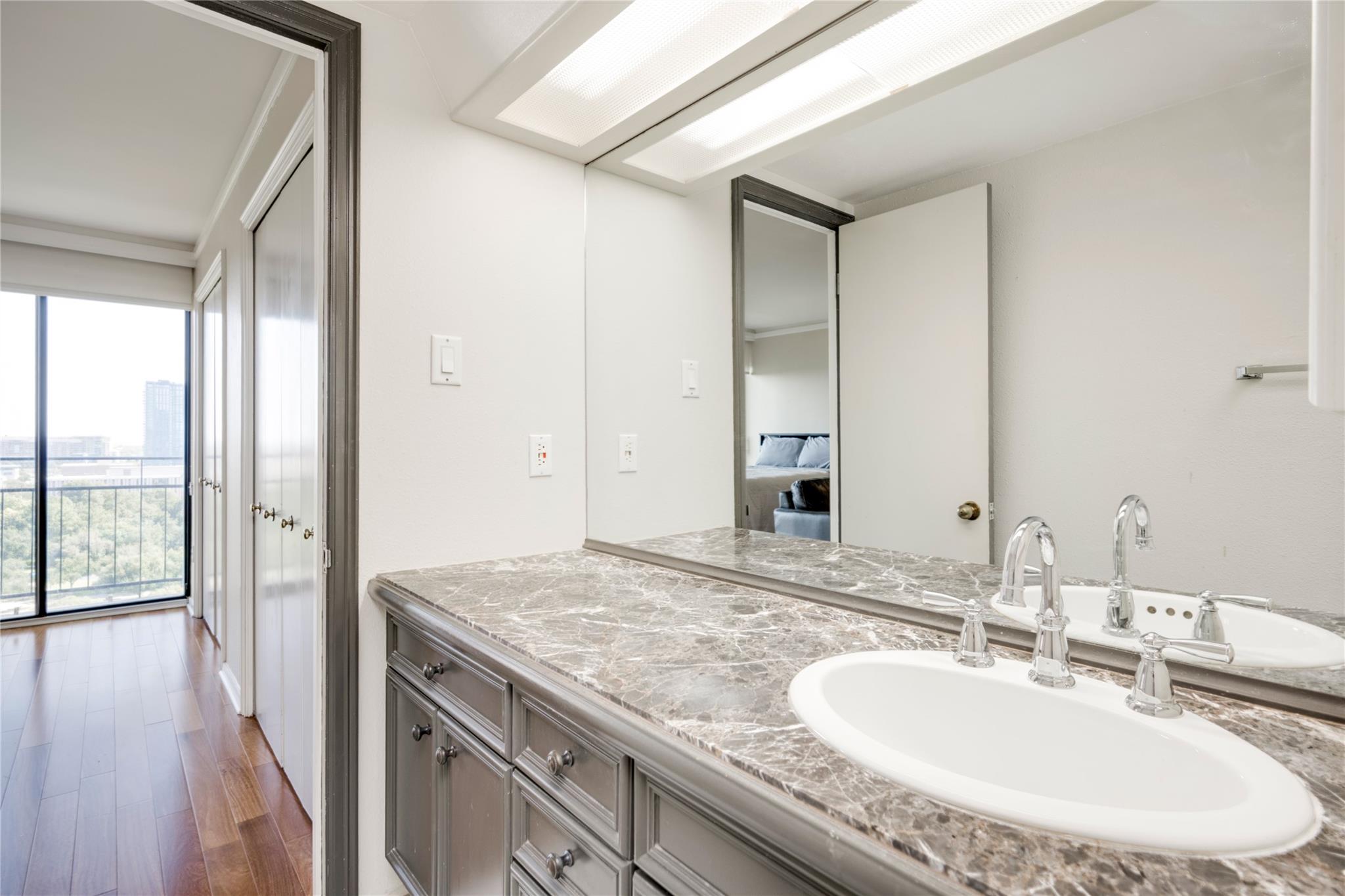 1122 Colorado St # 1506, Austin, TX 78701