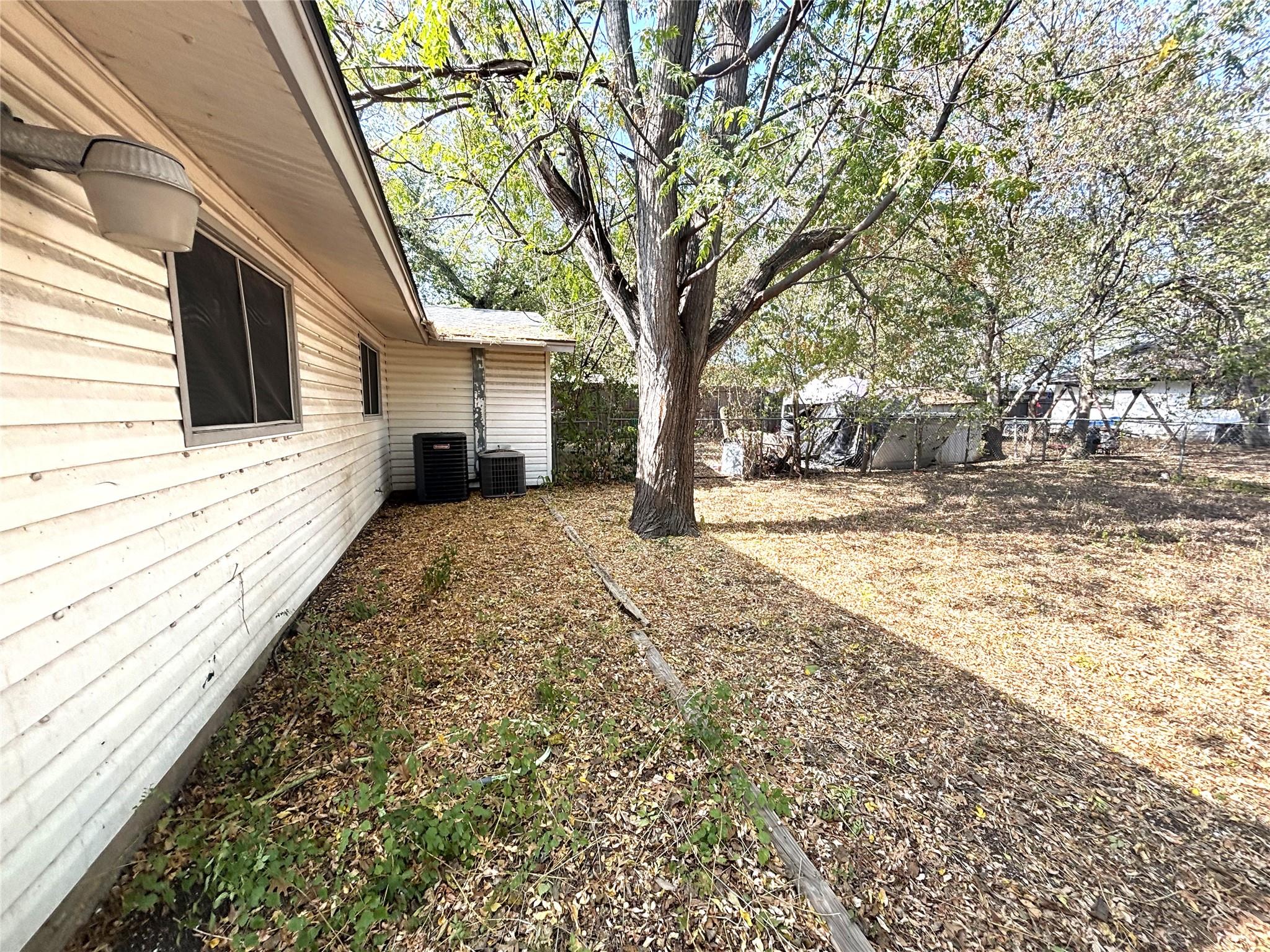 411 Live Oak St, Kyle, TX 78640