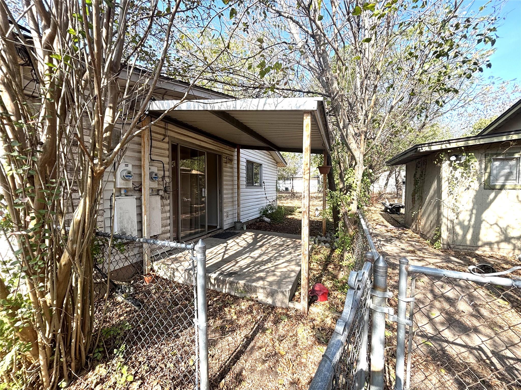 411 Live Oak St, Kyle, TX 78640