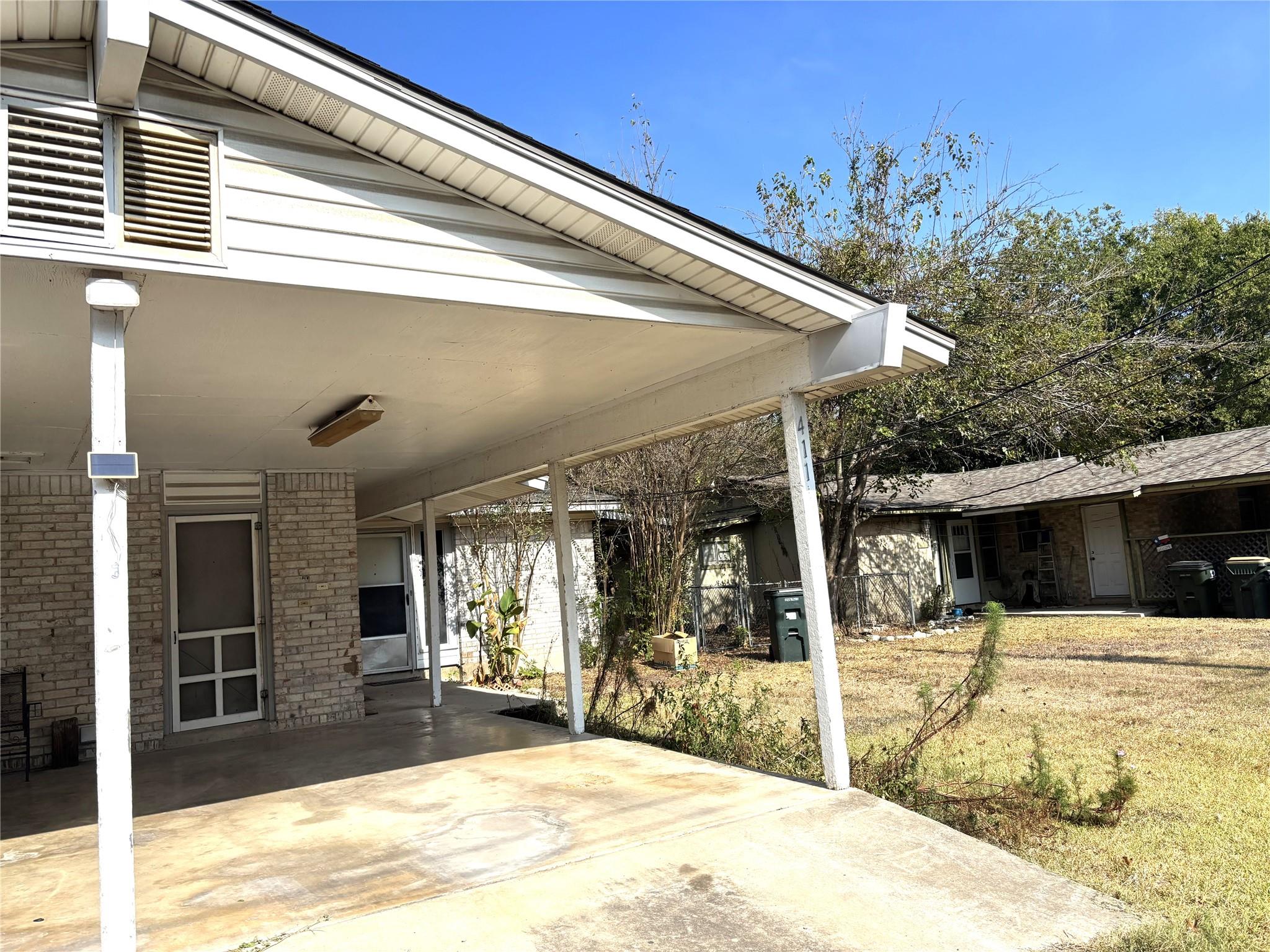 411 Live Oak St, Kyle, TX 78640