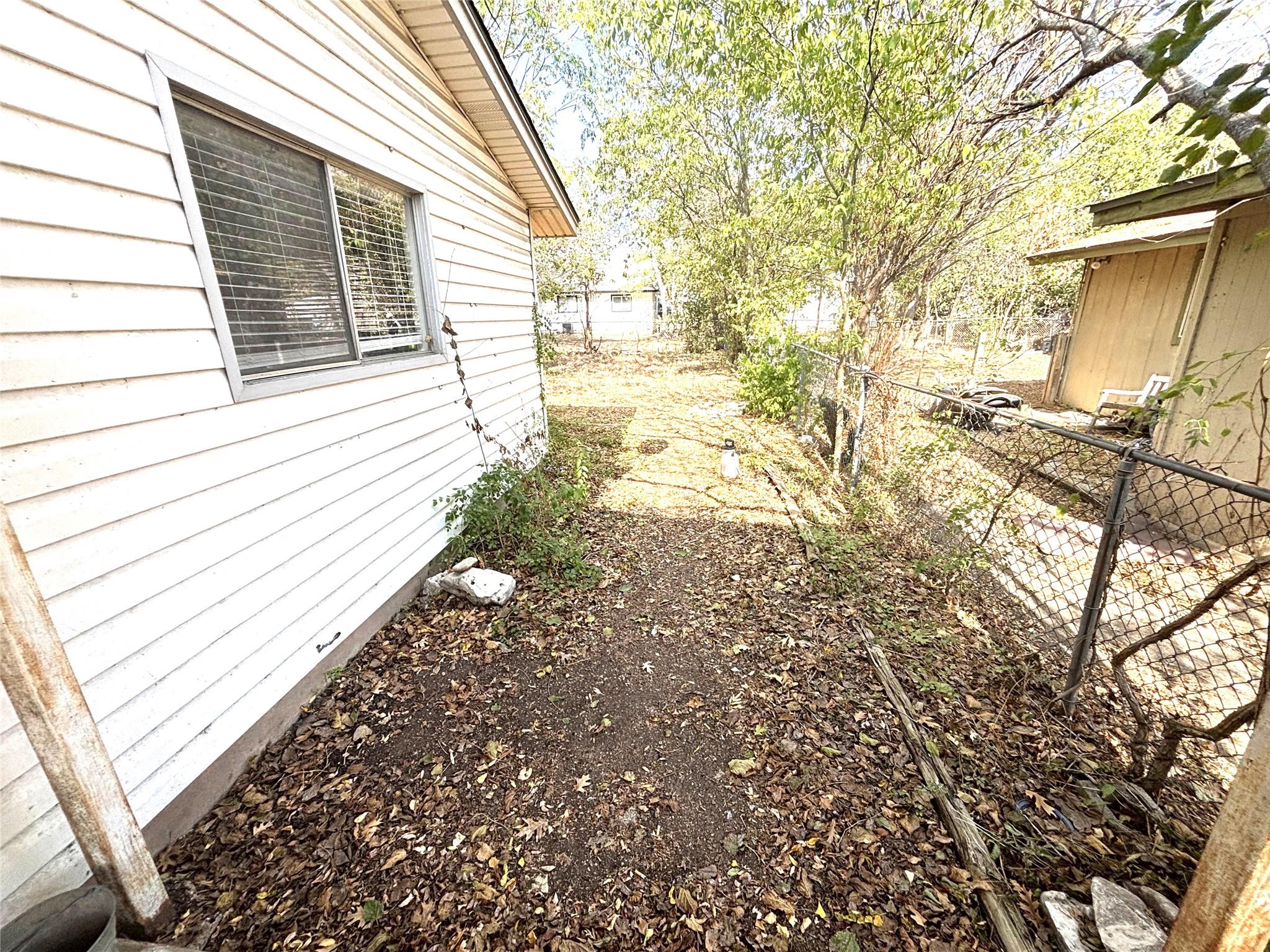 411 Live Oak St, Kyle, TX 78640