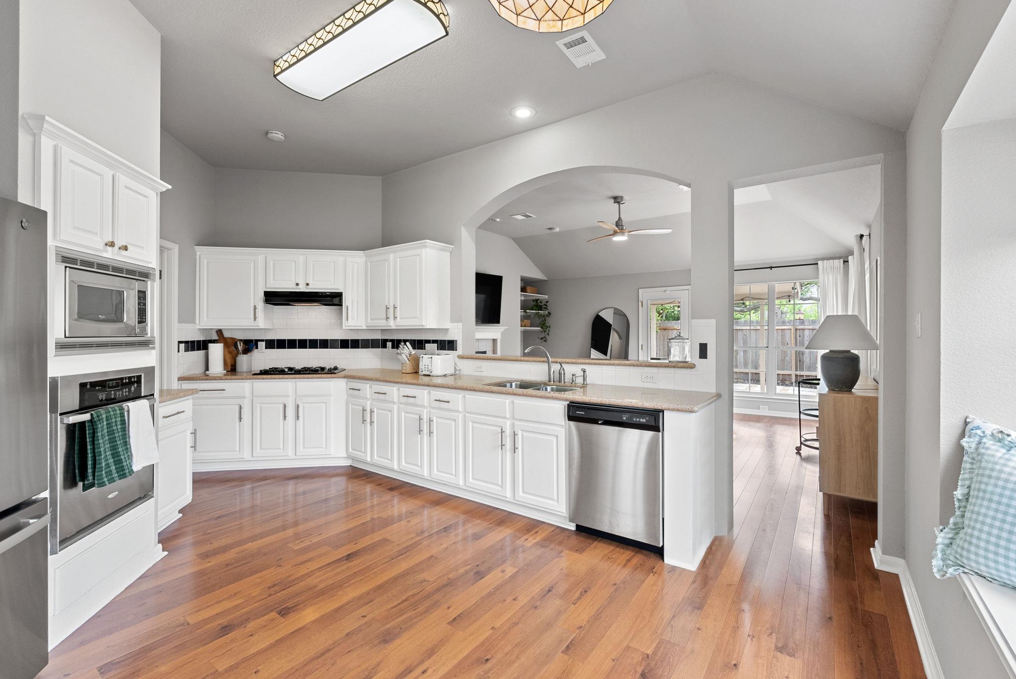 9305 Donner Ln, Austin, TX 78749