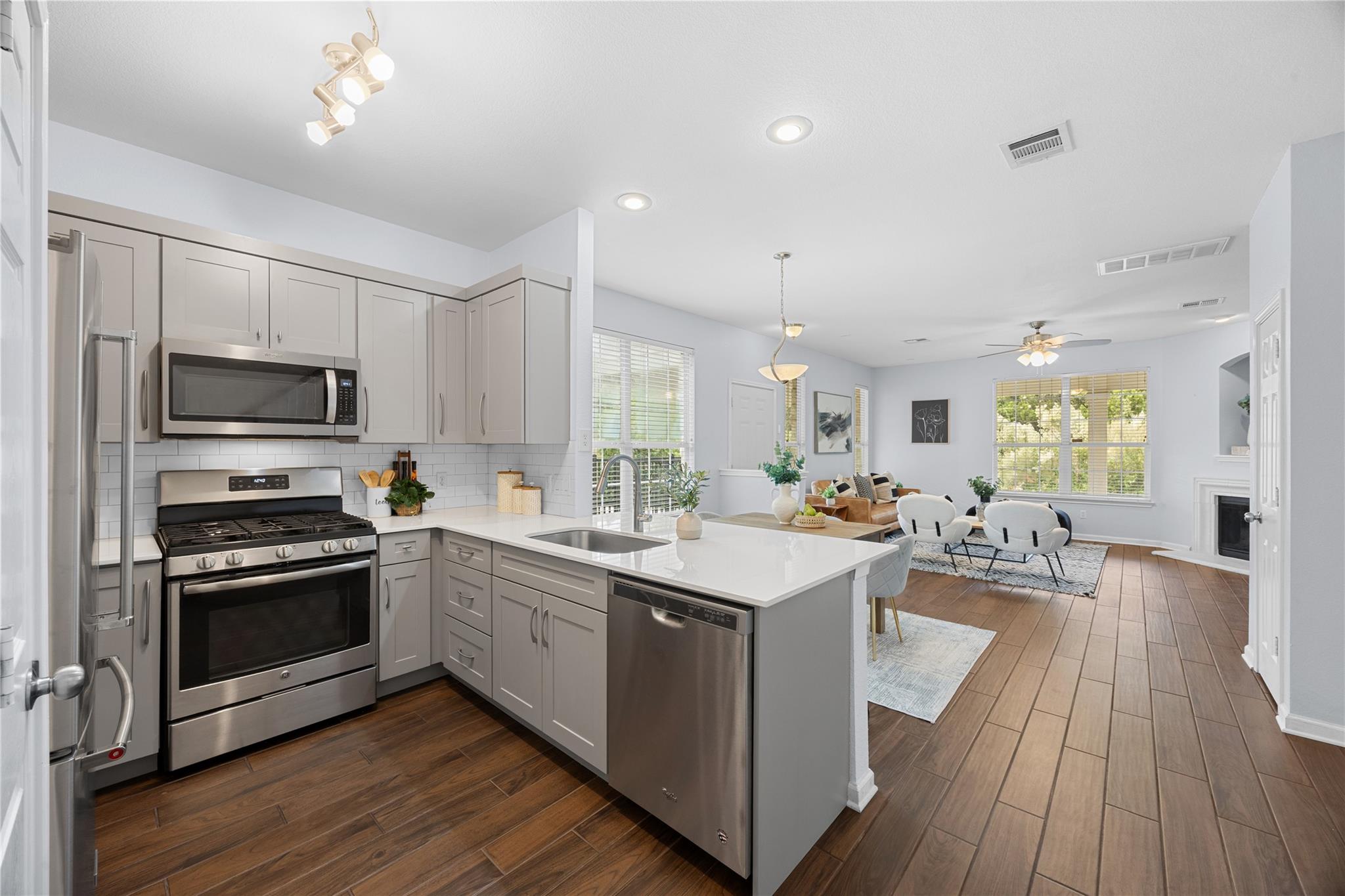 1900 Scofield Ridge Pkwy # 6302, Austin, TX 78727