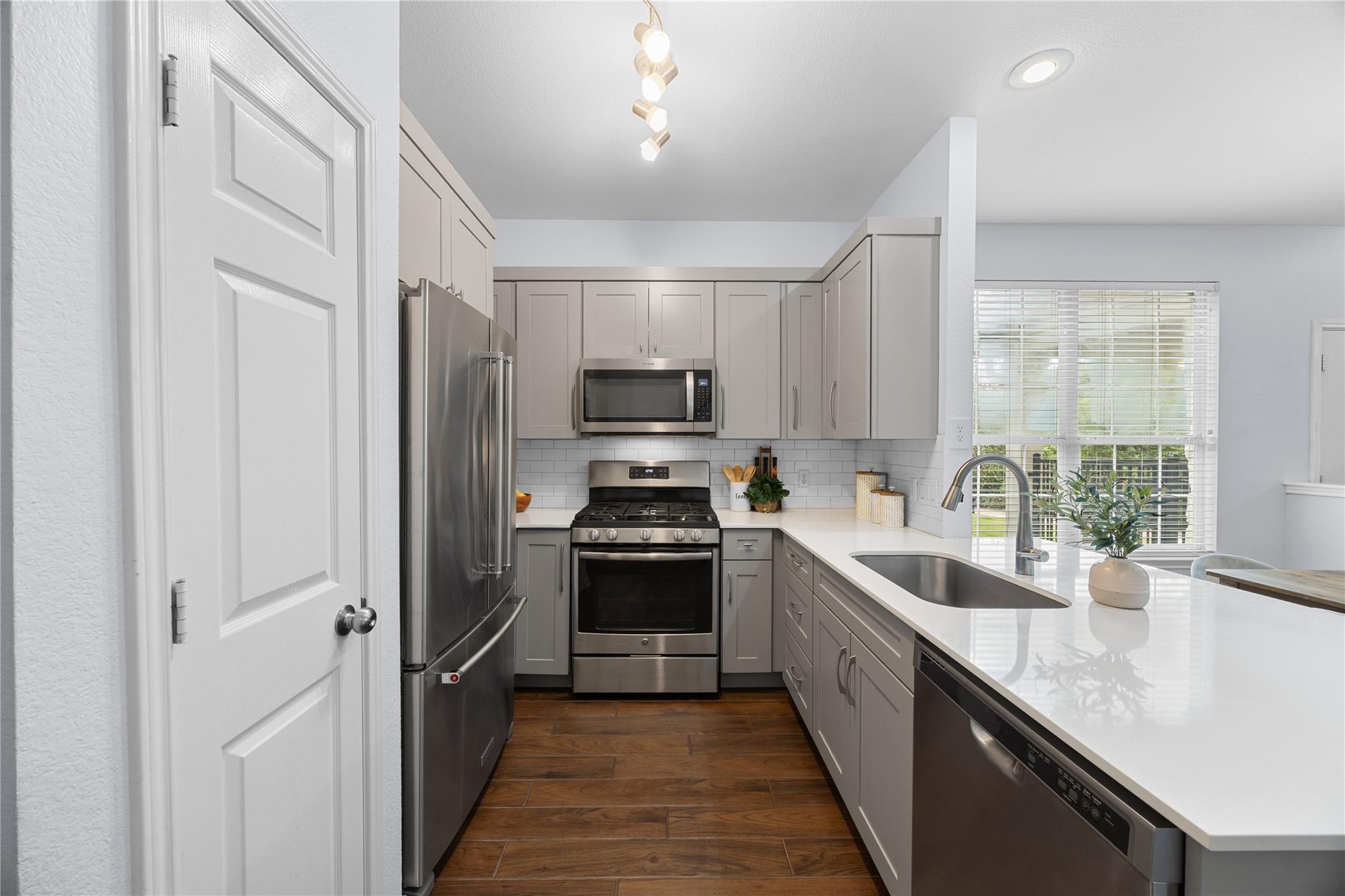 1900 Scofield Ridge Pkwy # 6302, Austin, TX 78727