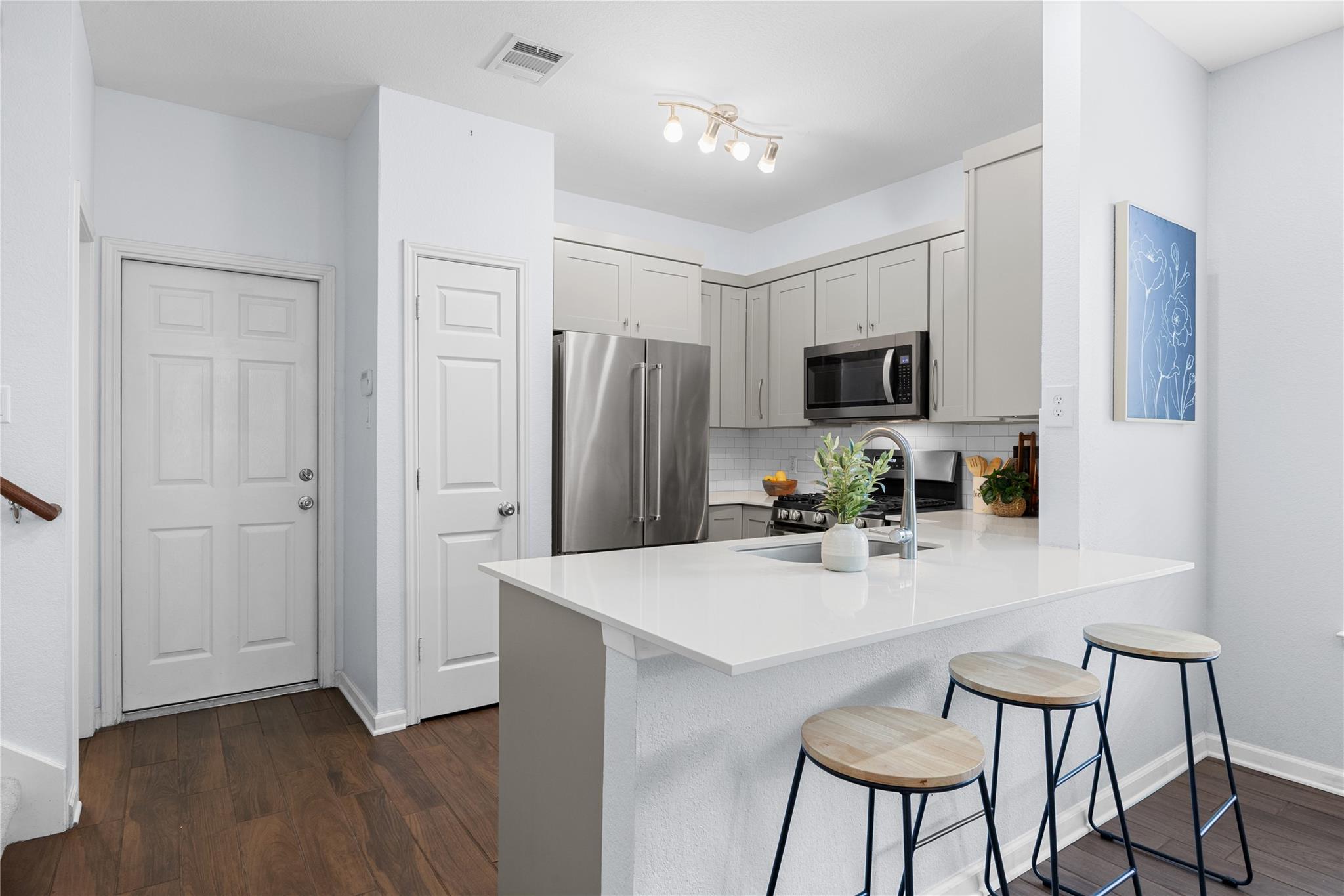 1900 Scofield Ridge Pkwy # 6302, Austin, TX 78727