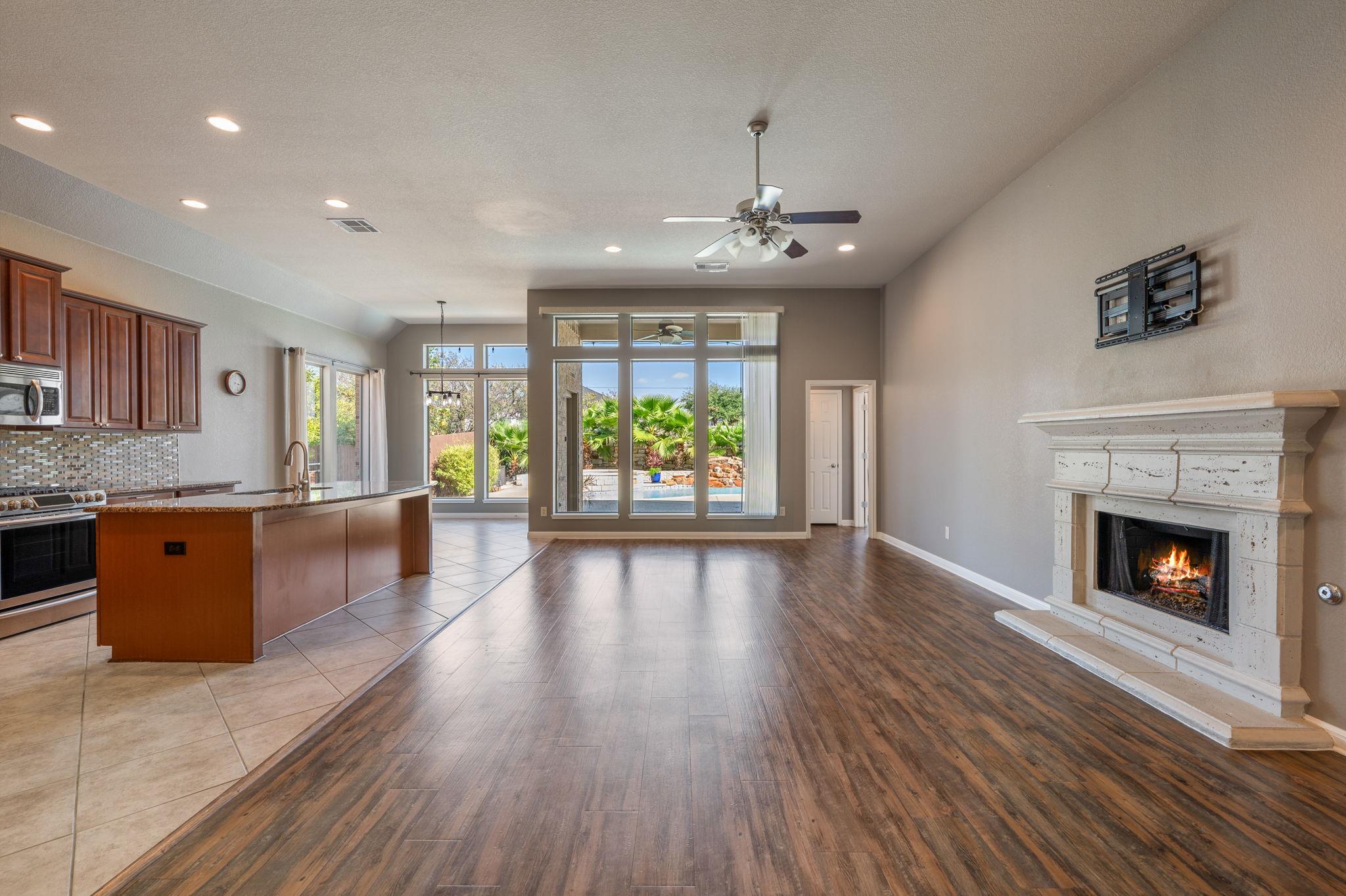 544 Wiltshire Dr, Hutto, TX 78634