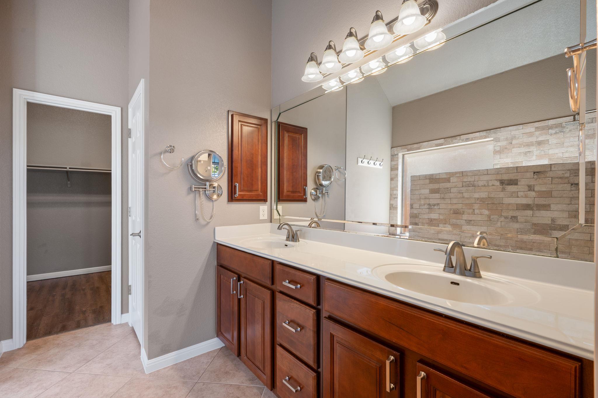 544 Wiltshire Dr, Hutto, TX 78634