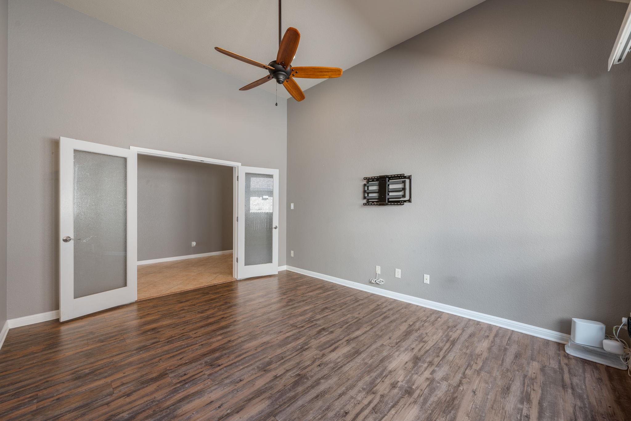 544 Wiltshire Dr, Hutto, TX 78634