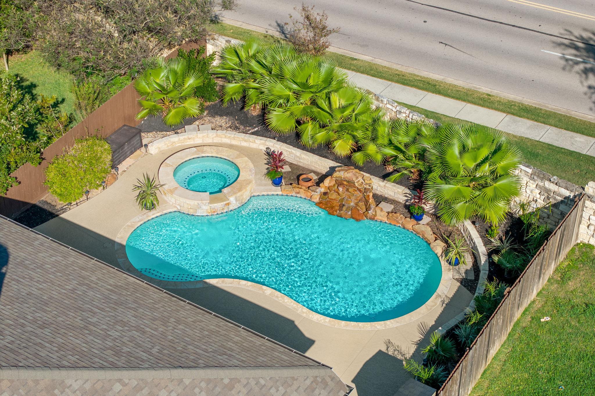 544 Wiltshire Dr, Hutto, TX 78634