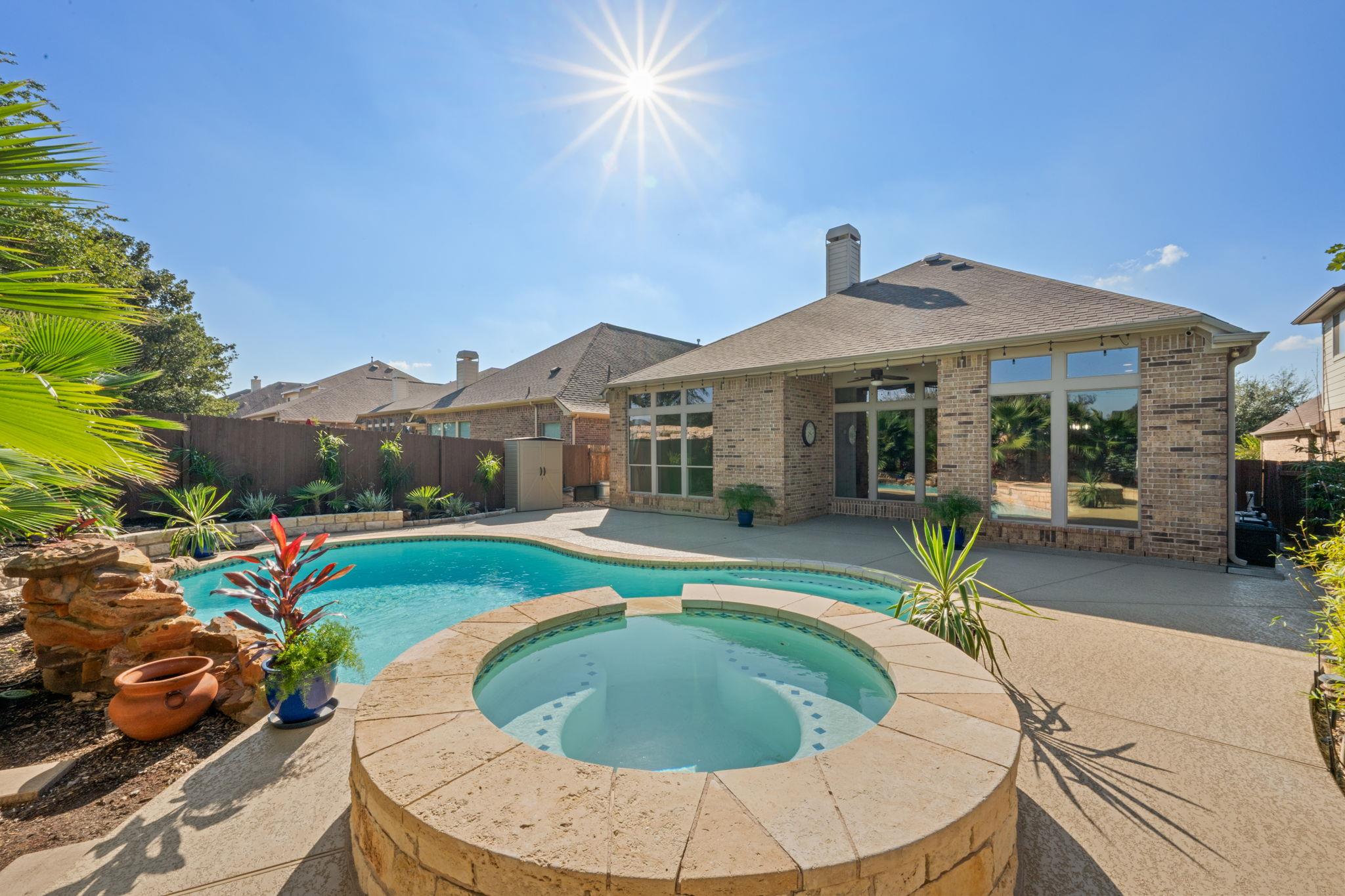 544 Wiltshire Dr, Hutto, TX 78634