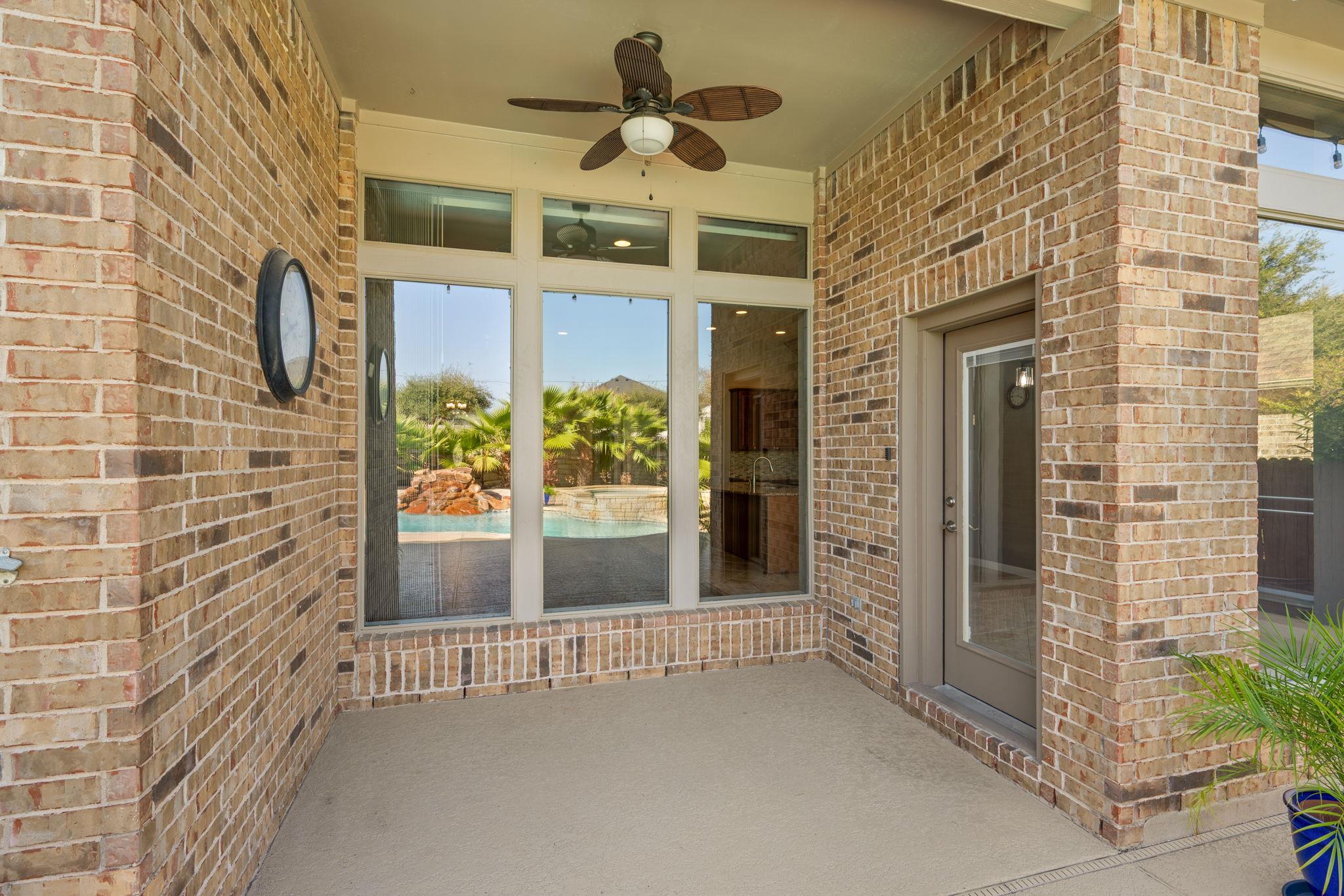 544 Wiltshire Dr, Hutto, TX 78634