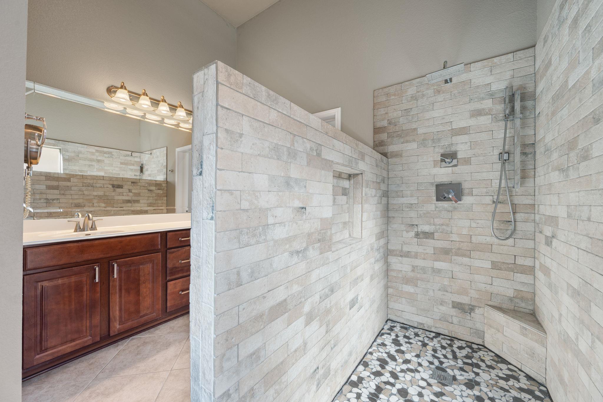 544 Wiltshire Dr, Hutto, TX 78634