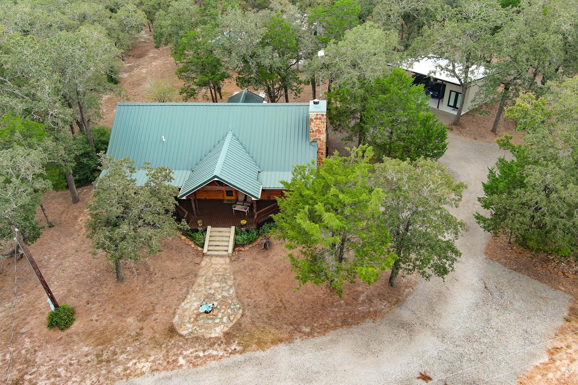 4541 Red Hollow Ln, Smithville, TX 78957