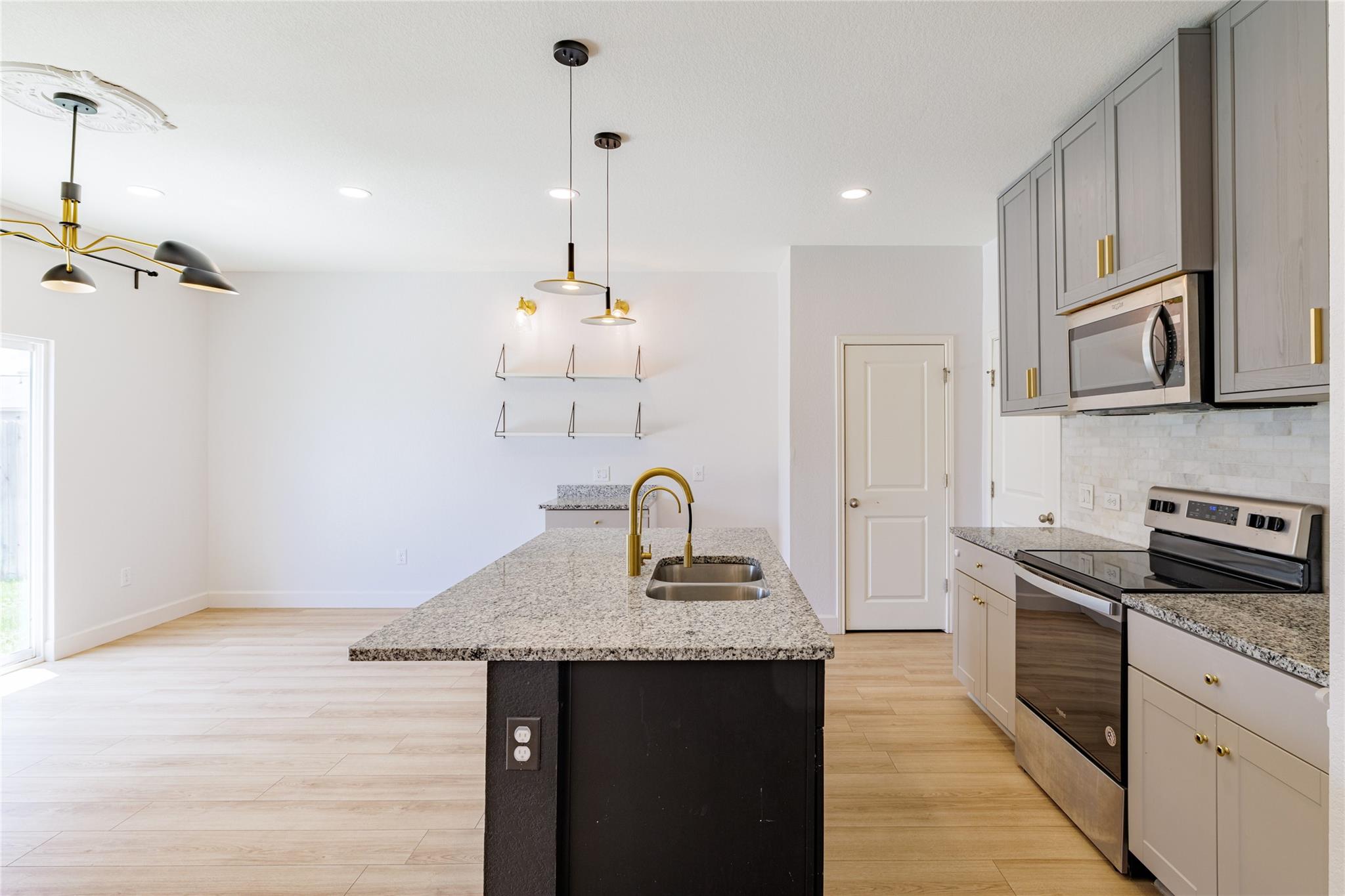 225 Wonderful Life Way, Jarrell, TX 76537