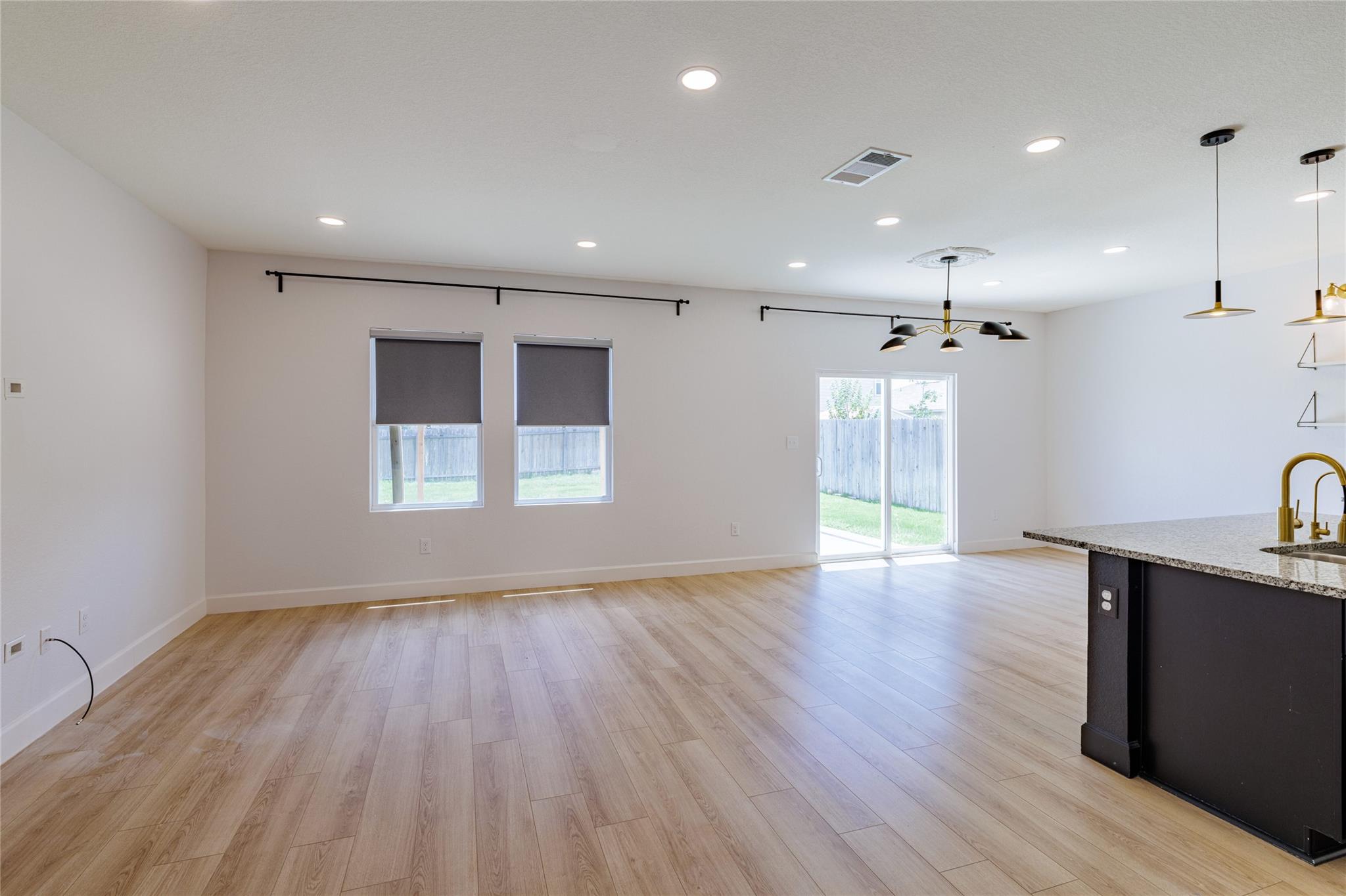 225 Wonderful Life Way, Jarrell, TX 76537