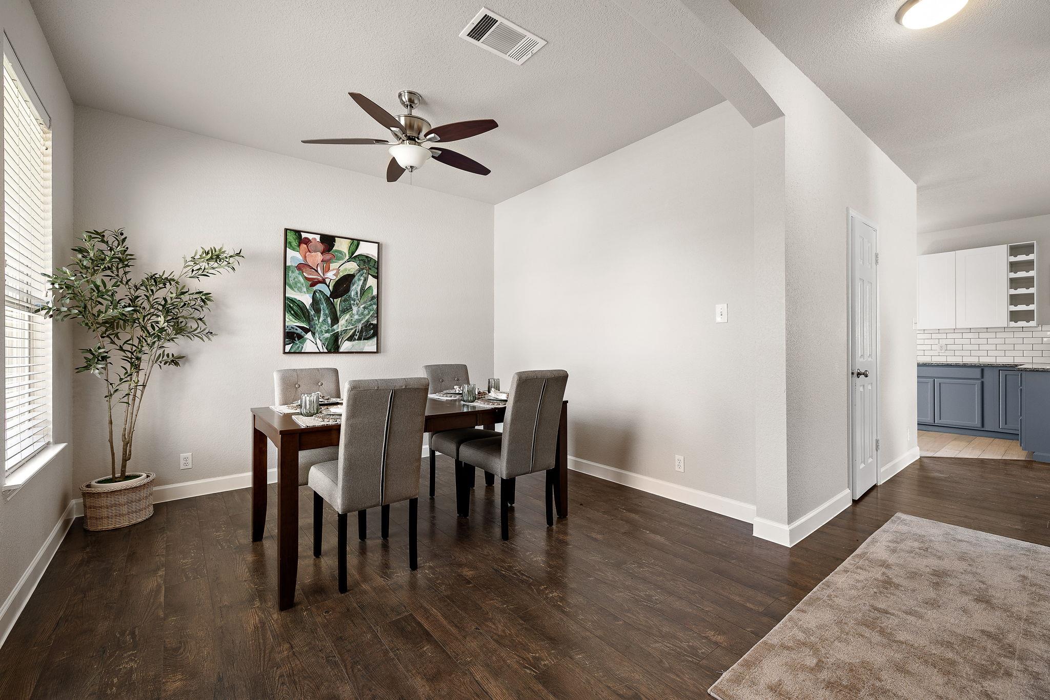 105 Edison Dr, Hutto, TX 78634