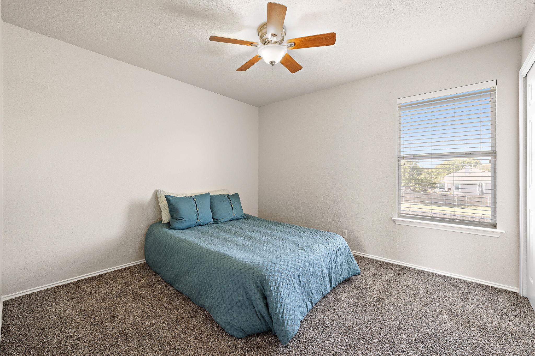 105 Edison Dr, Hutto, TX 78634