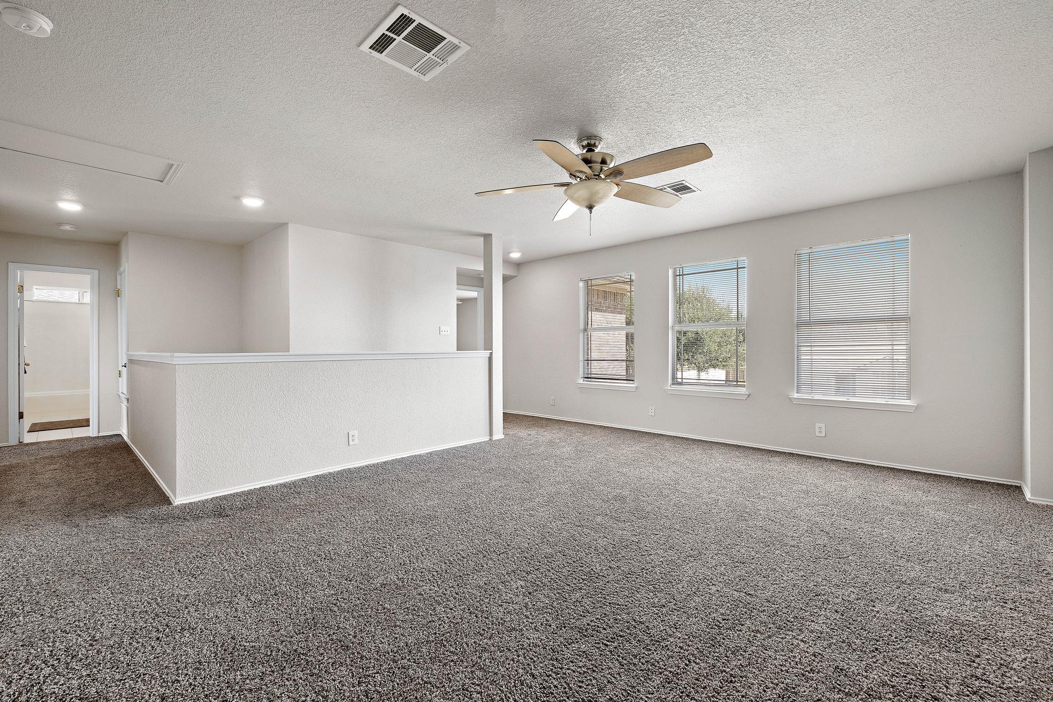 105 Edison Dr, Hutto, TX 78634