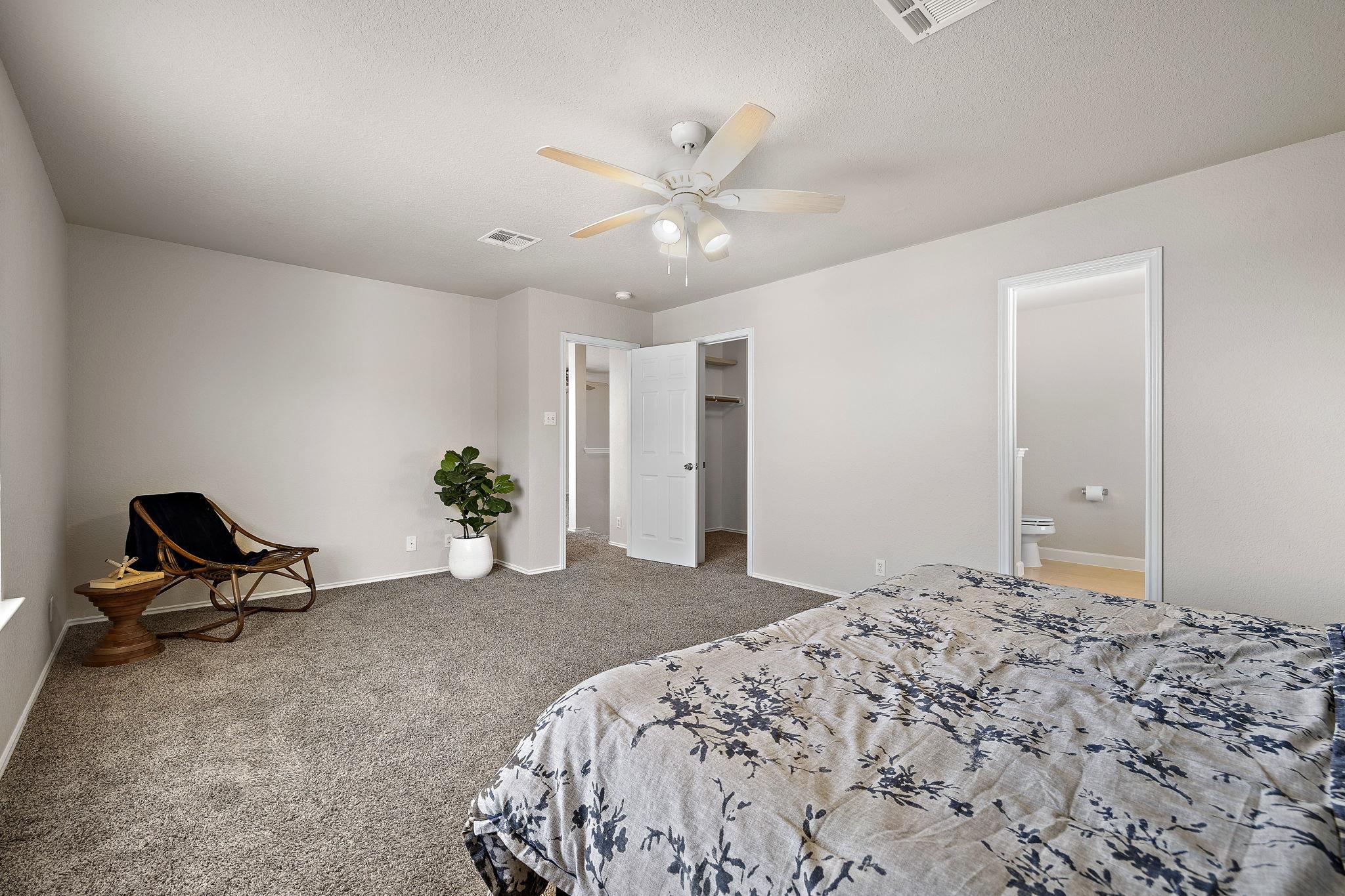 105 Edison Dr, Hutto, TX 78634