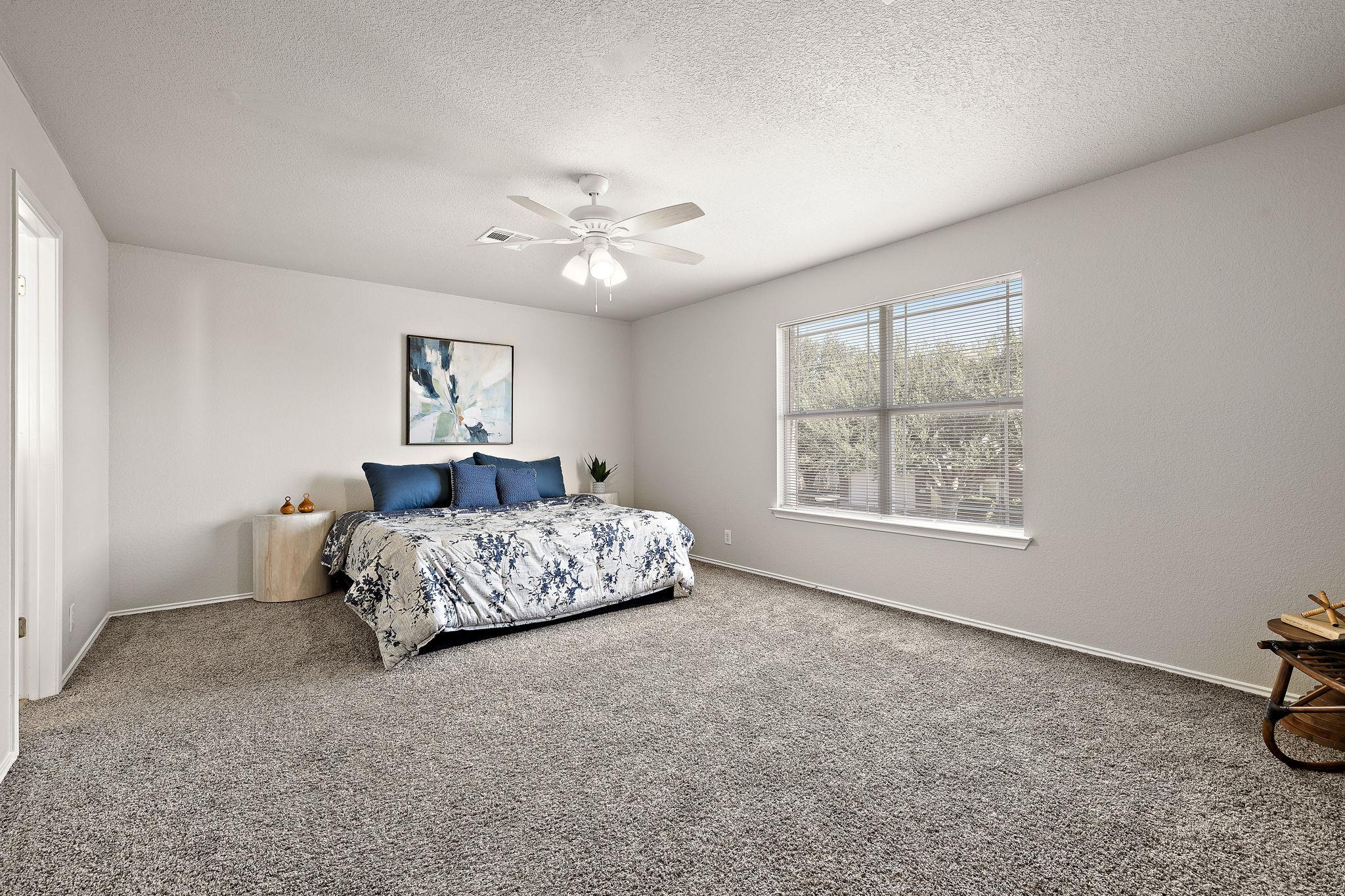 105 Edison Dr, Hutto, TX 78634