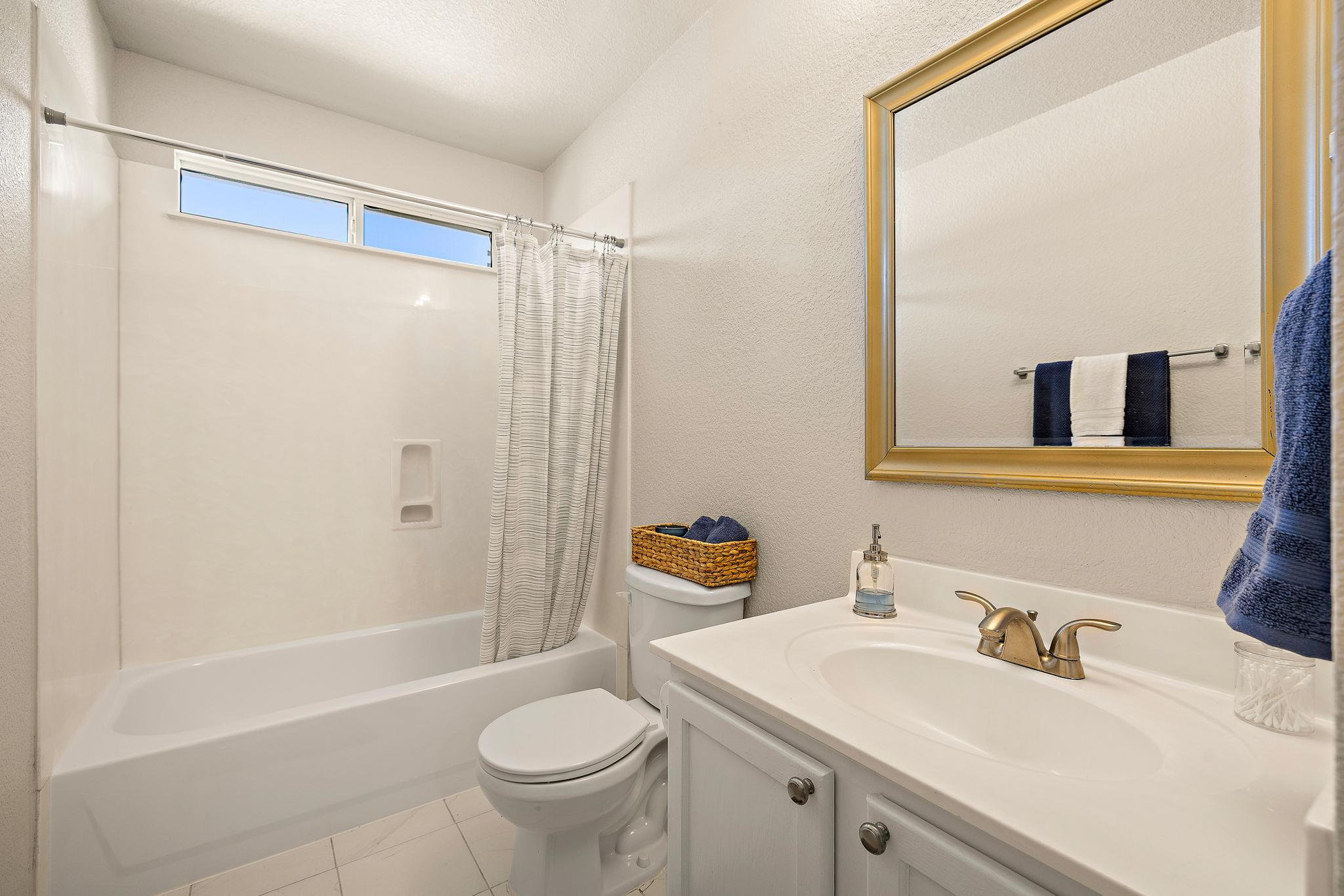 105 Edison Dr, Hutto, TX 78634