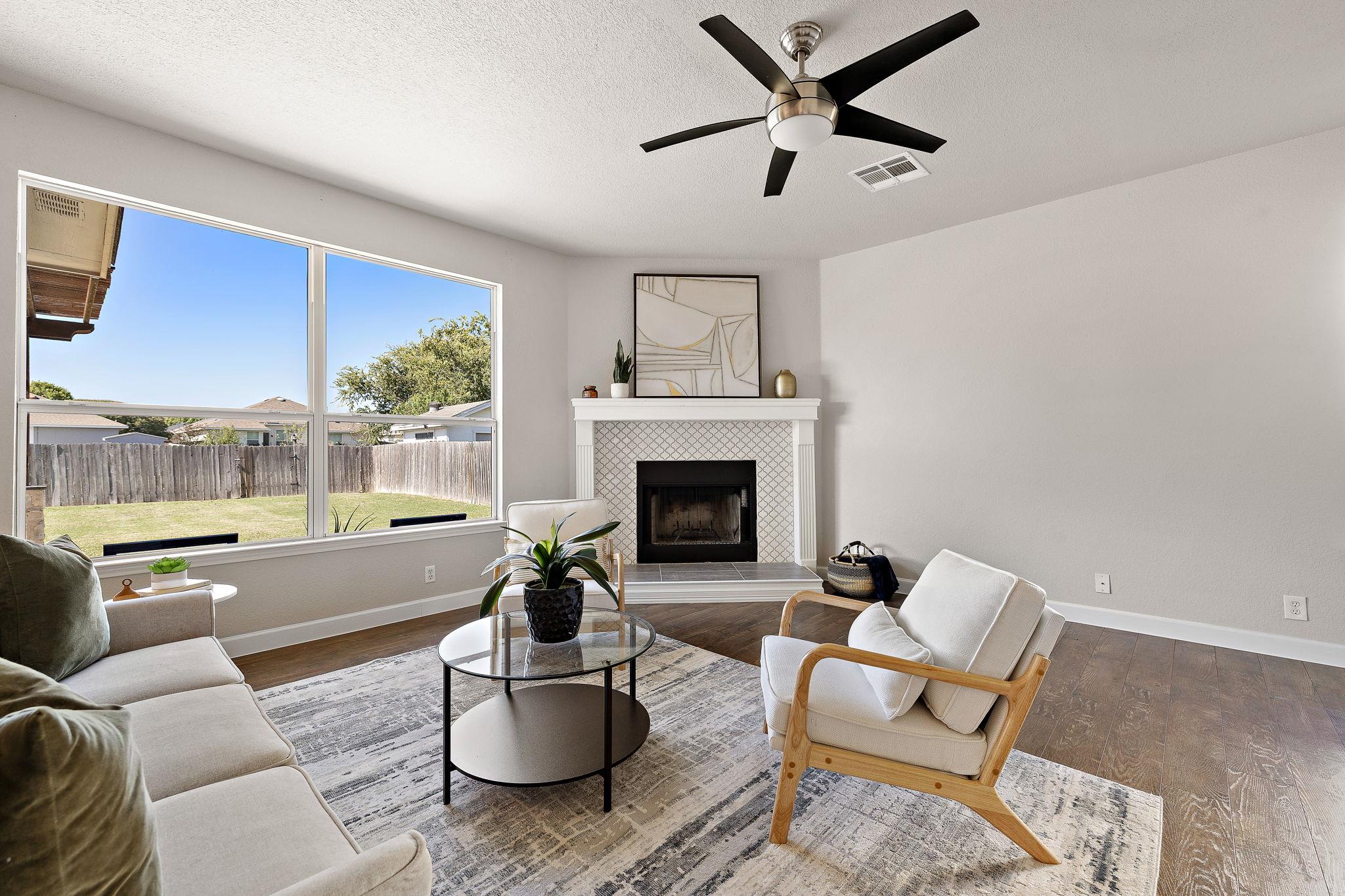 105 Edison Dr, Hutto, TX 78634