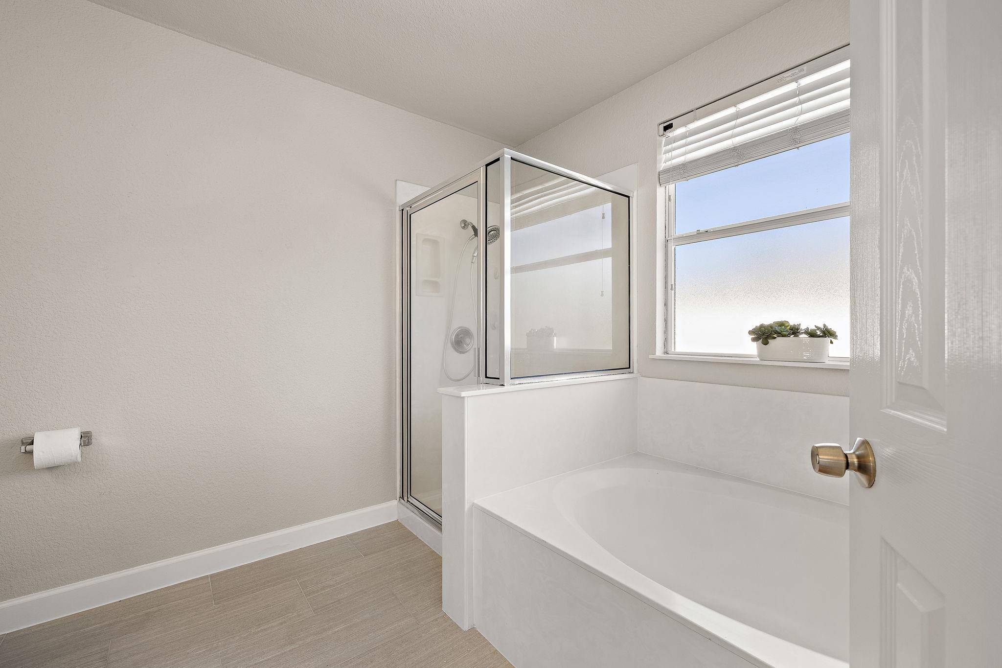 105 Edison Dr, Hutto, TX 78634