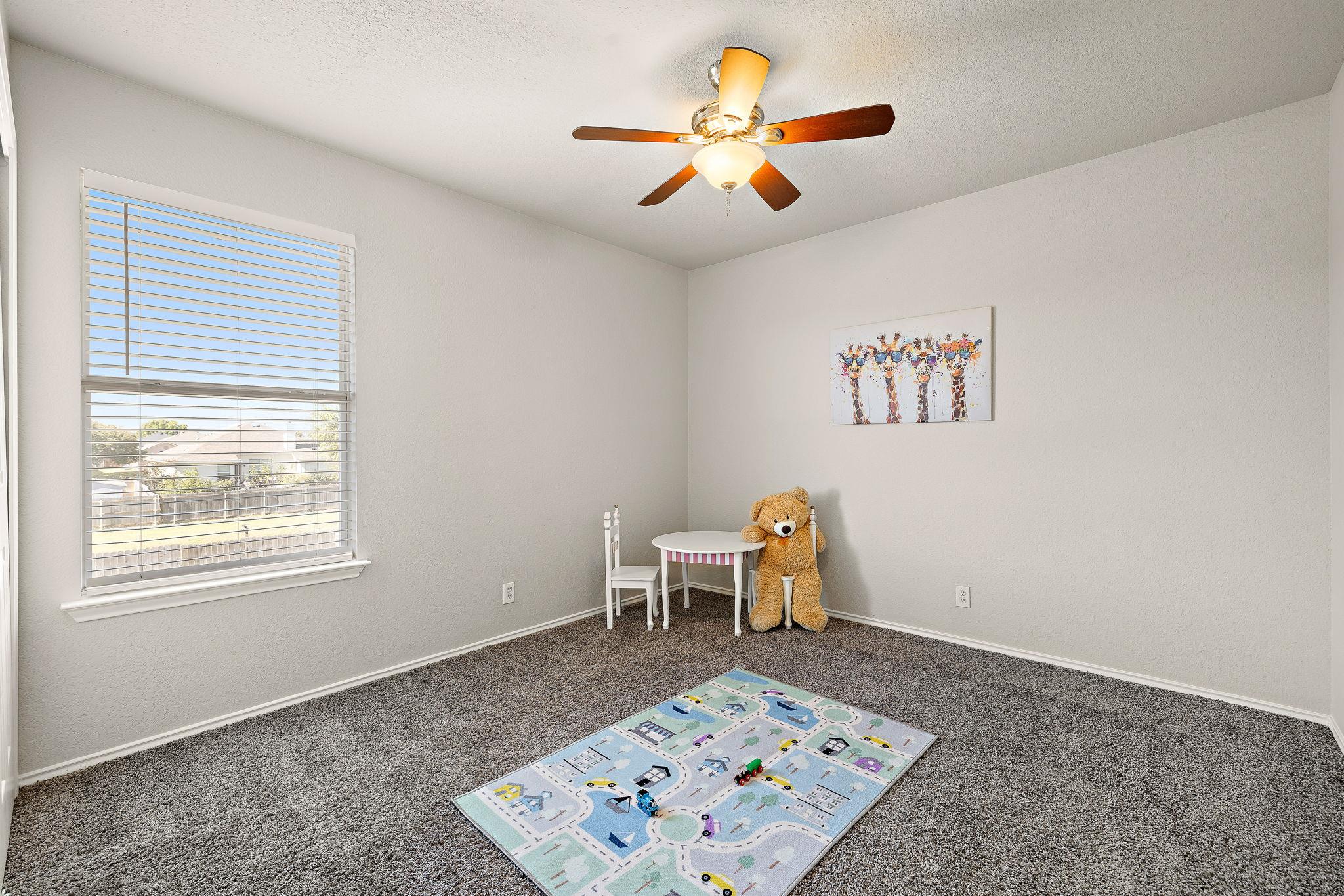 105 Edison Dr, Hutto, TX 78634