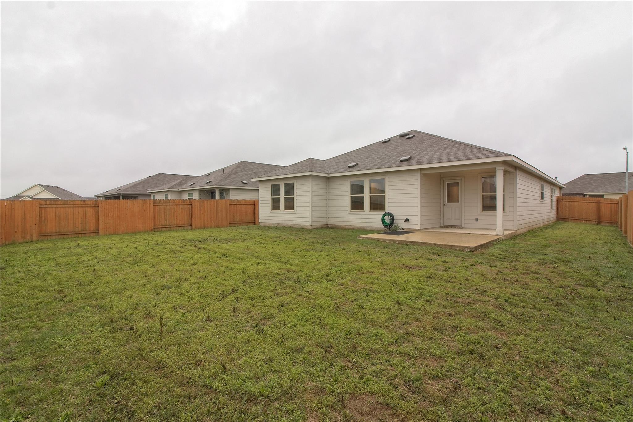 108 Pumpkin Dr, Hutto, TX 78634