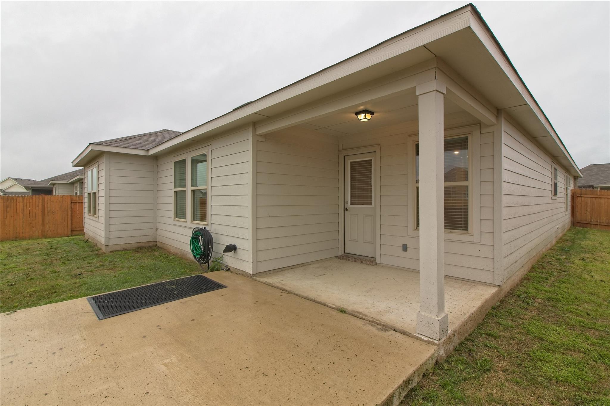 108 Pumpkin Dr, Hutto, TX 78634