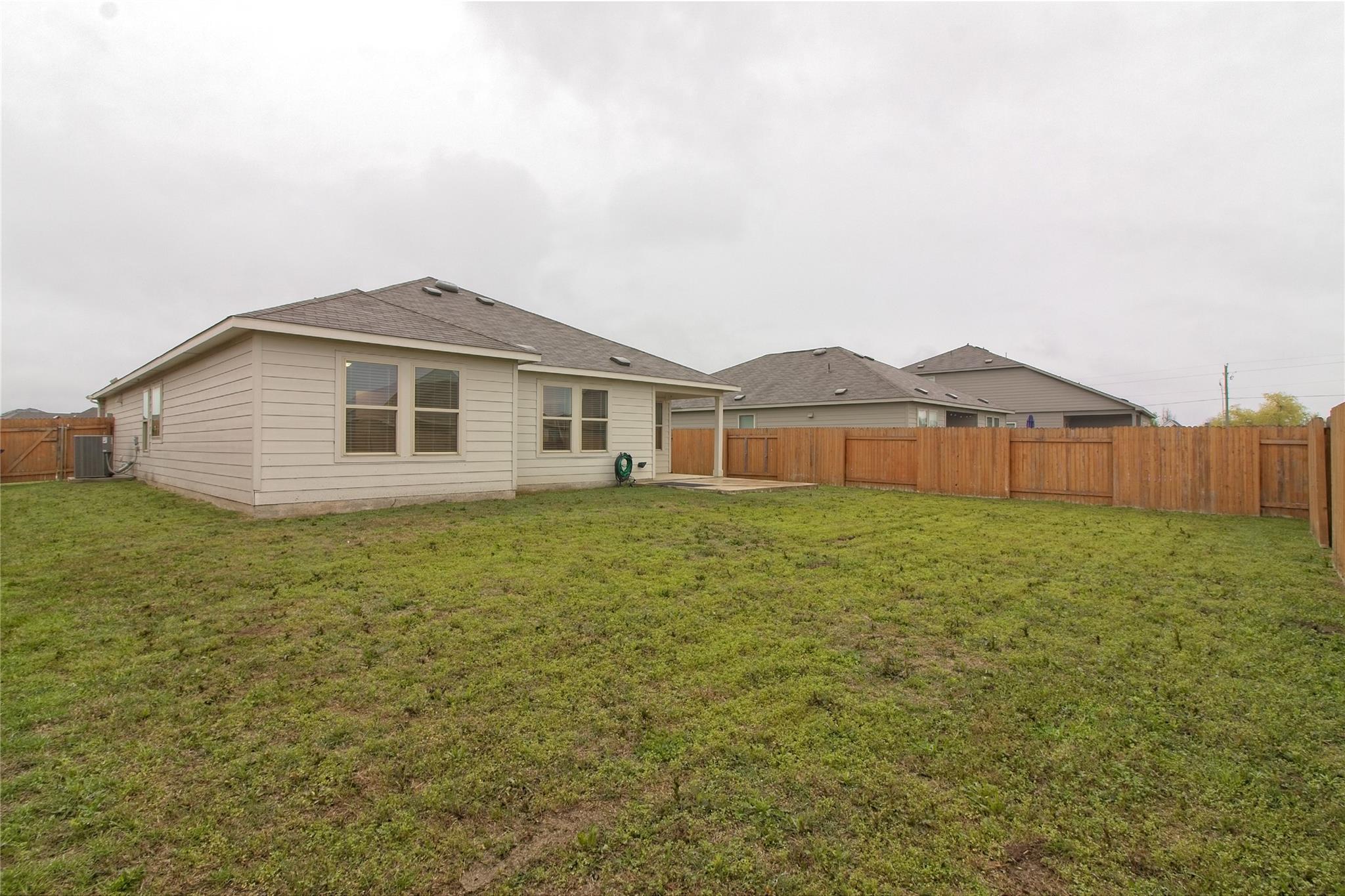 108 Pumpkin Dr, Hutto, TX 78634