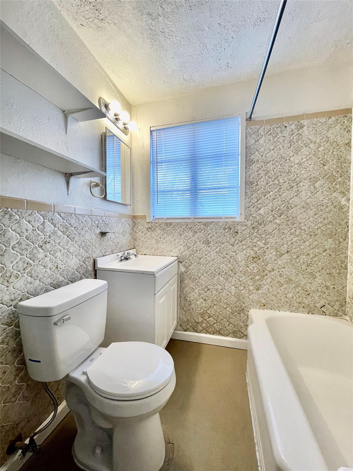 319 Riverside Dr, San Marcos, TX 78666