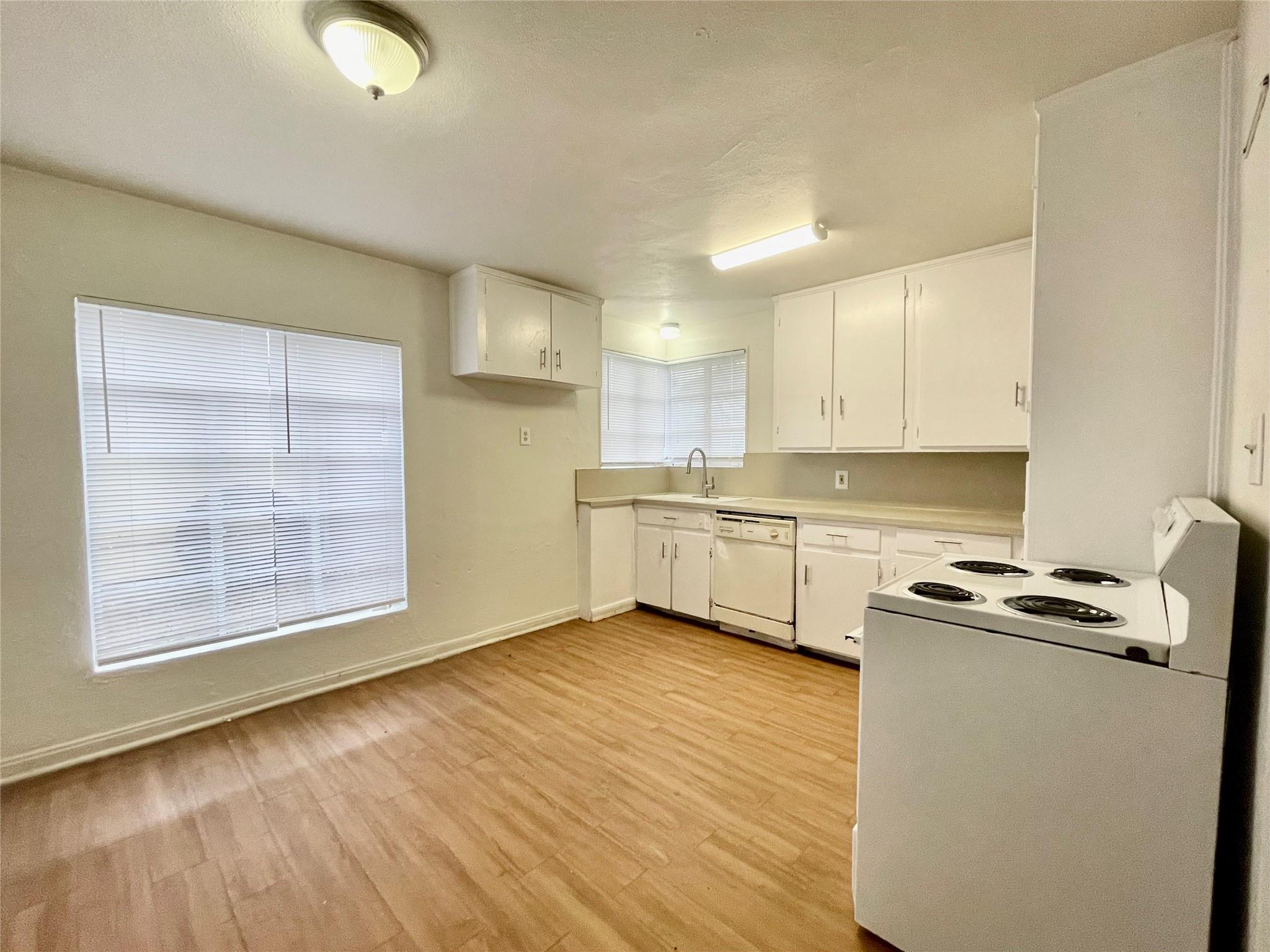 319 Riverside Dr, San Marcos, TX 78666