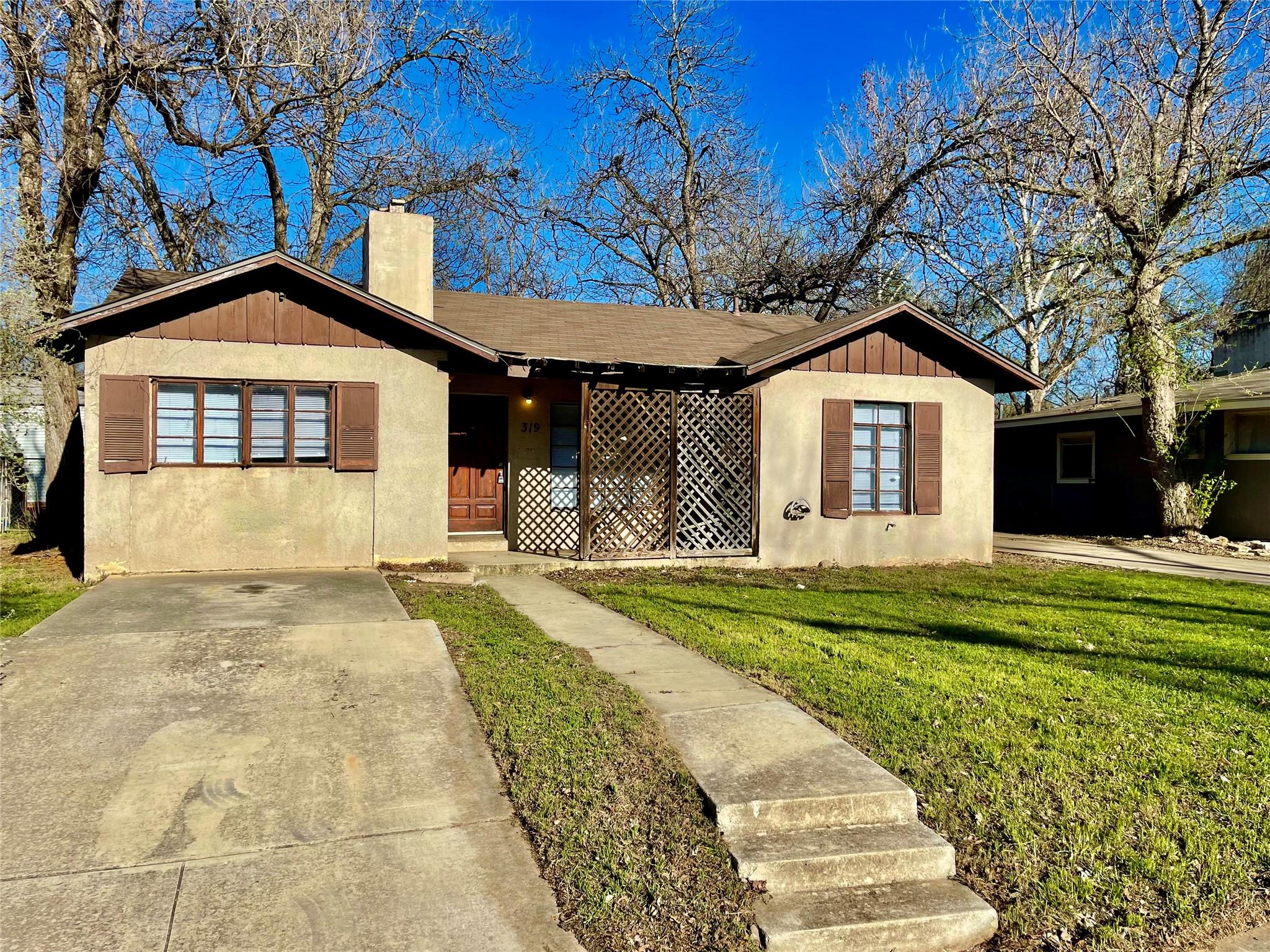 319 Riverside Dr, San Marcos, TX 78666