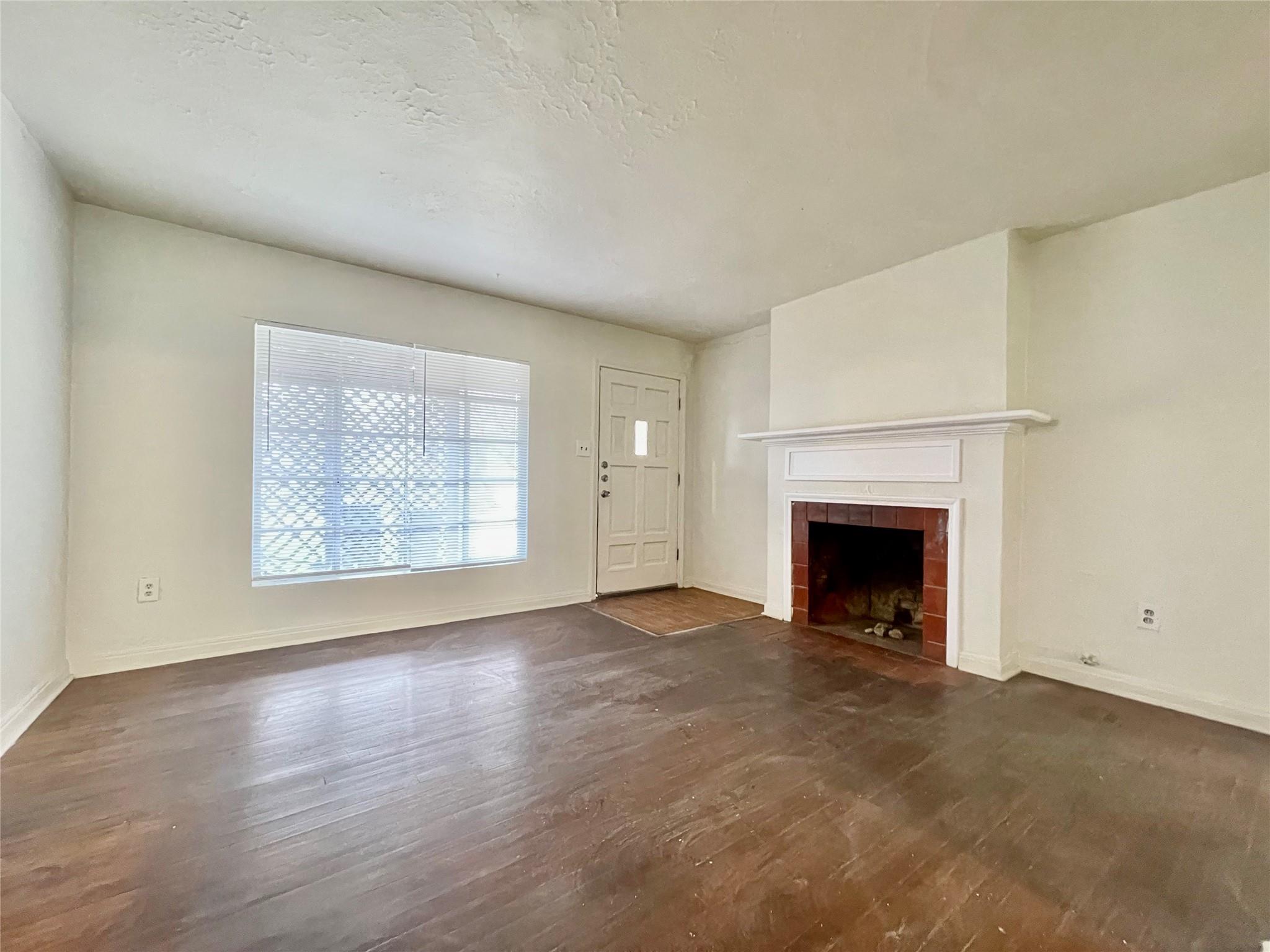 319 Riverside Dr, San Marcos, TX 78666