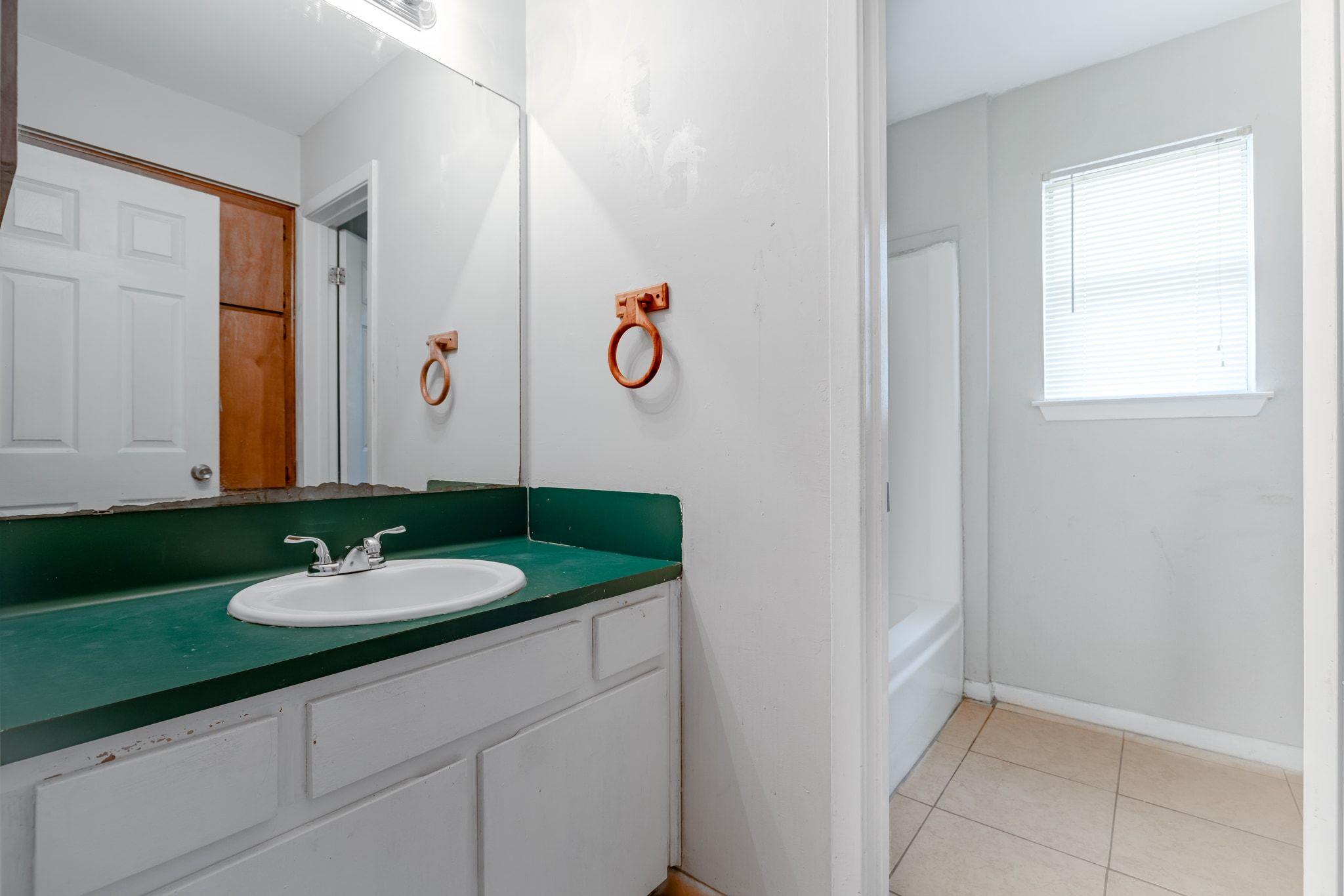 604 GAYLOR St # A, Austin, TX 78752