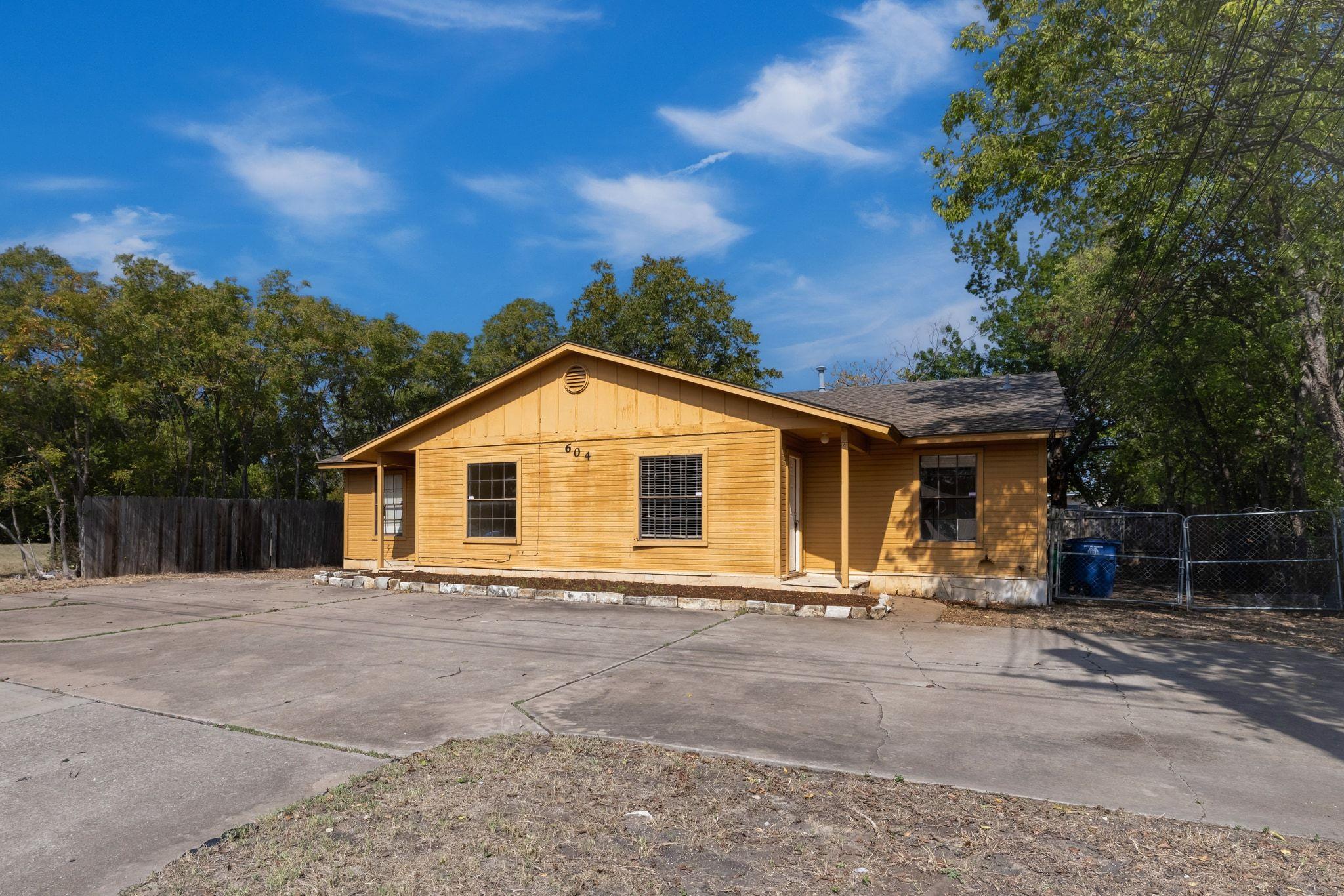 604 GAYLOR St # A, Austin, TX 78752