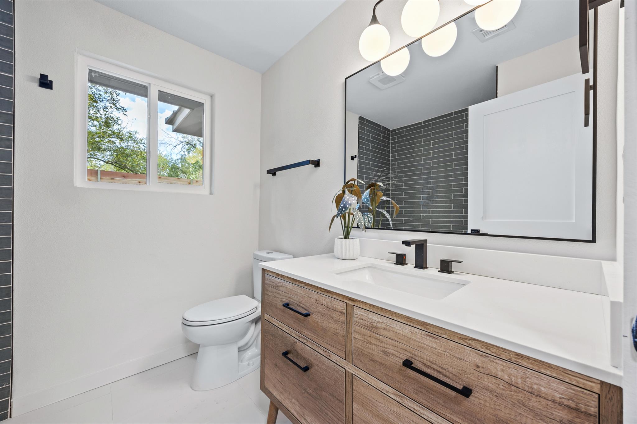 947 Field St, San Marcos, TX 78666