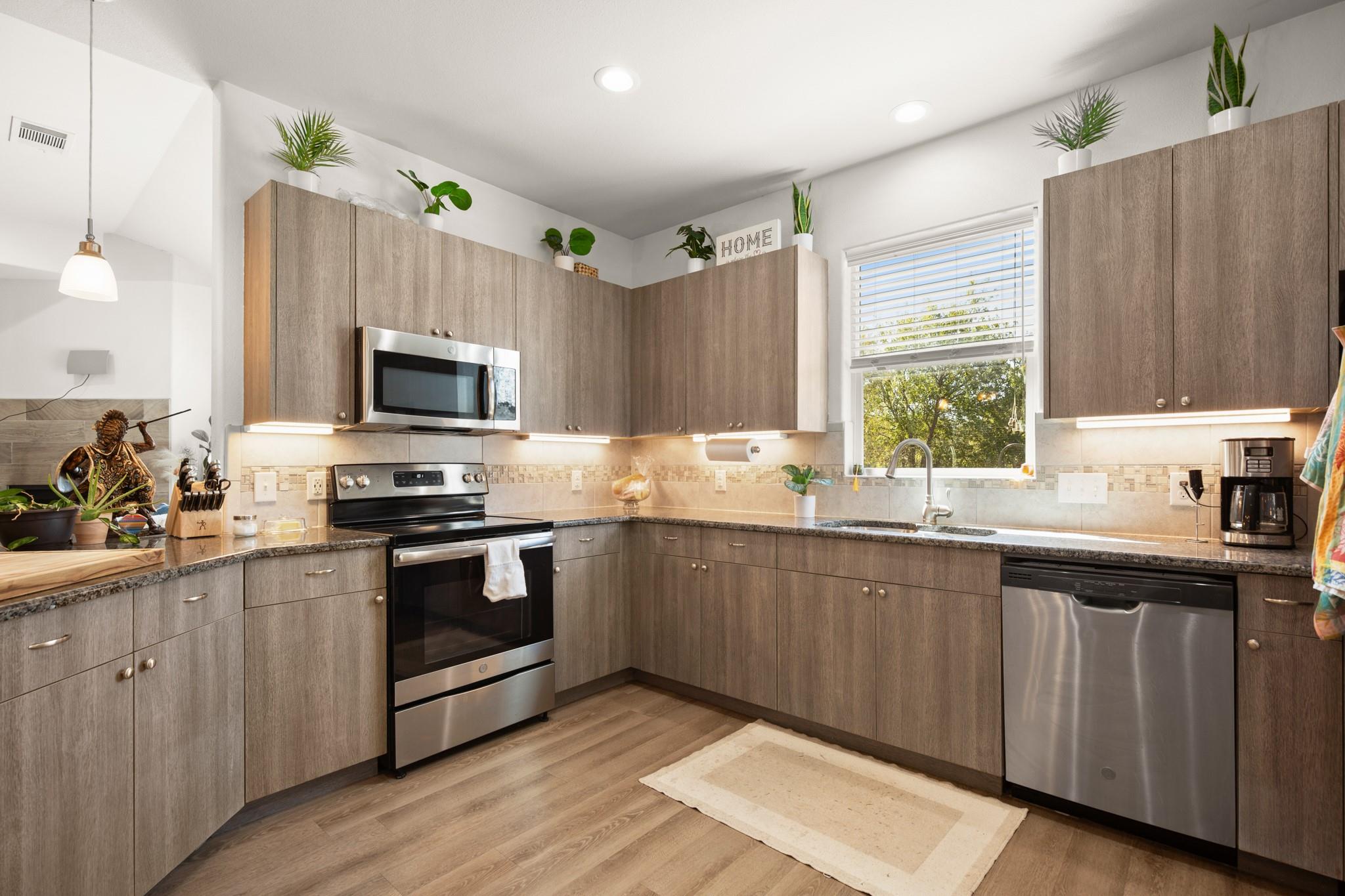 125 Naalehu Ct, Bastrop, TX 78602