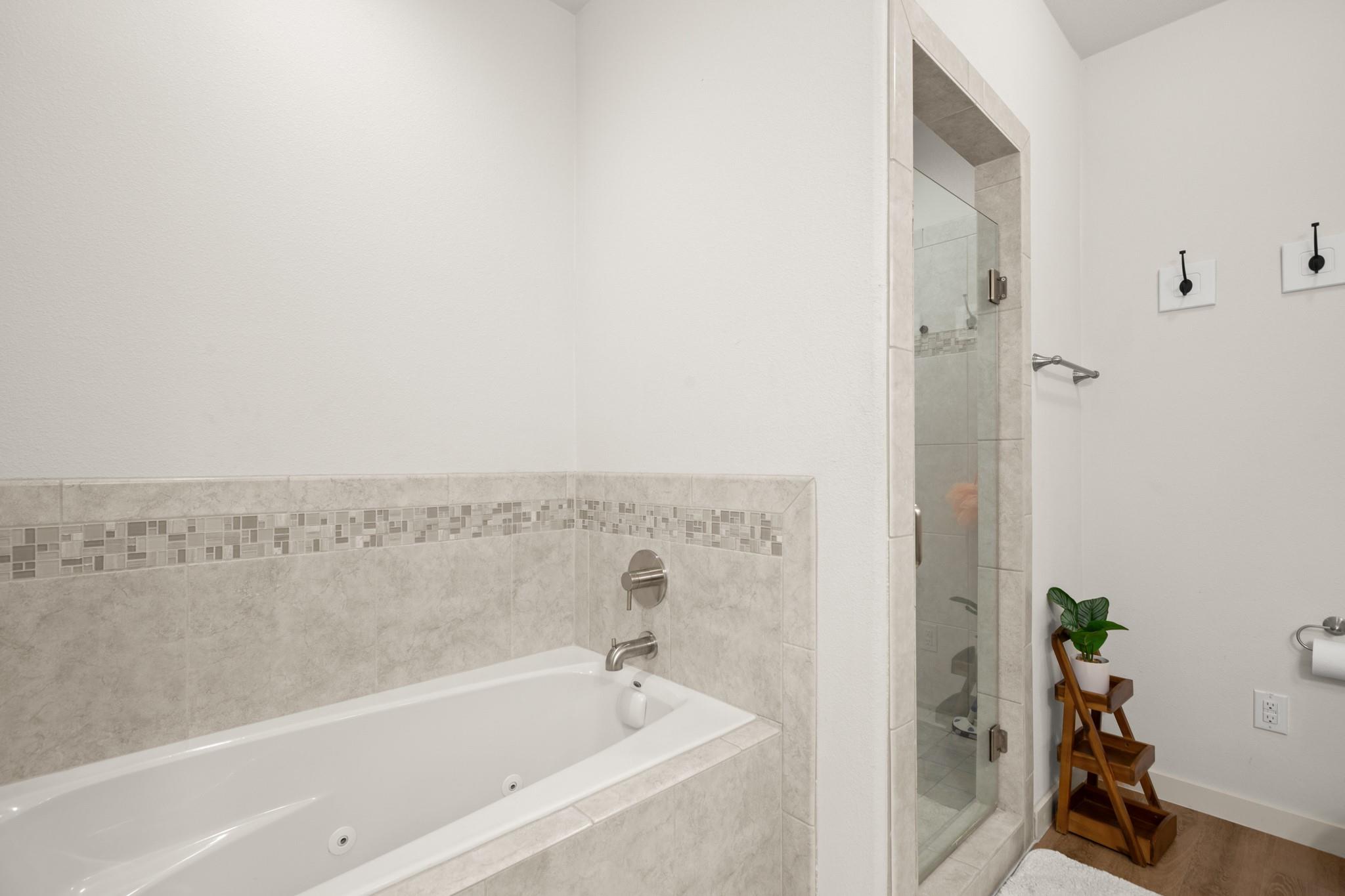 125 Naalehu Ct, Bastrop, TX 78602