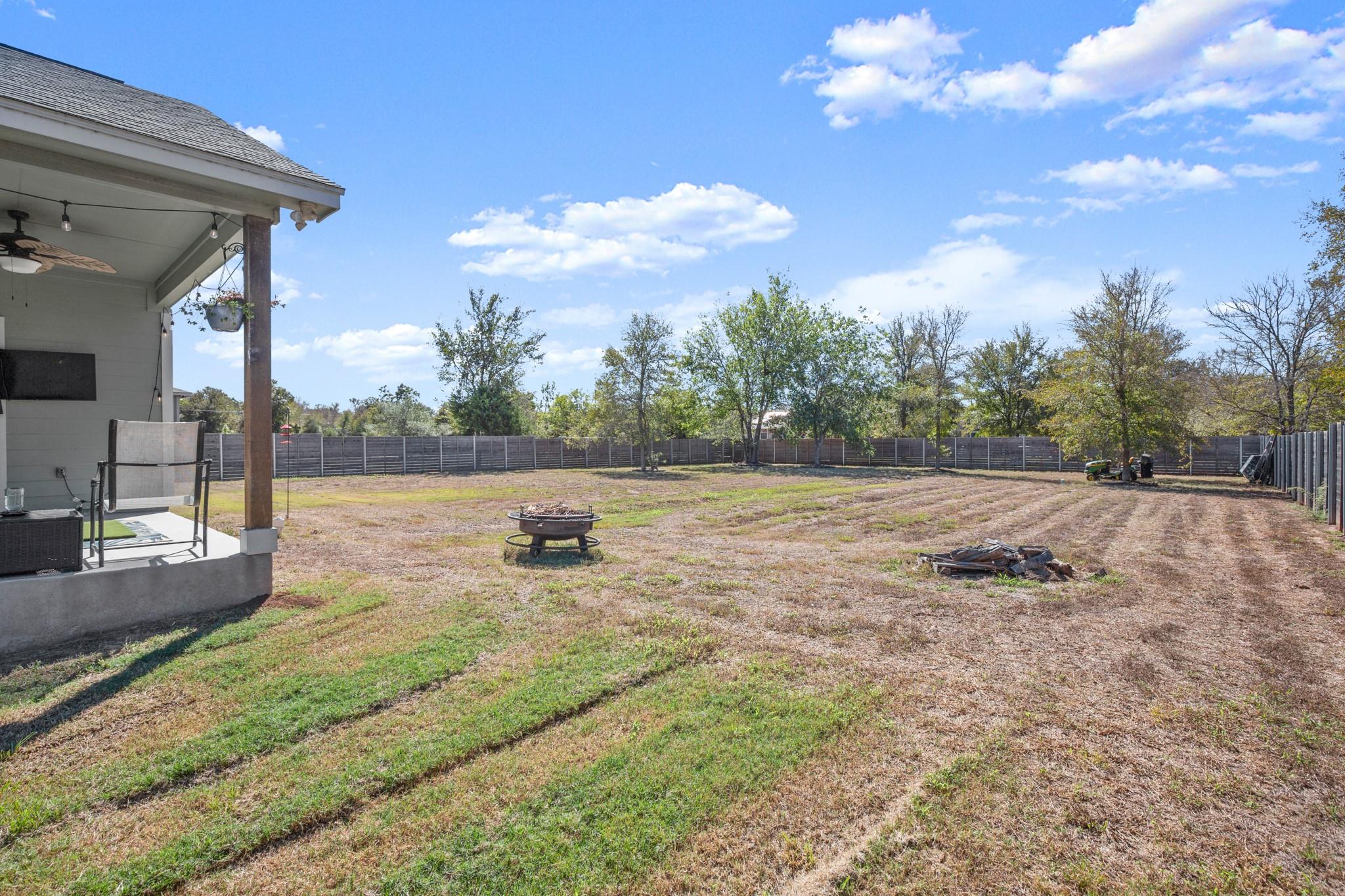 125 Naalehu Ct, Bastrop, TX 78602