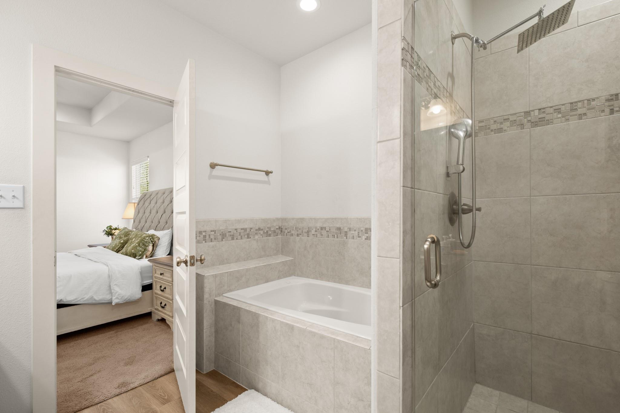 125 Naalehu Ct, Bastrop, TX 78602