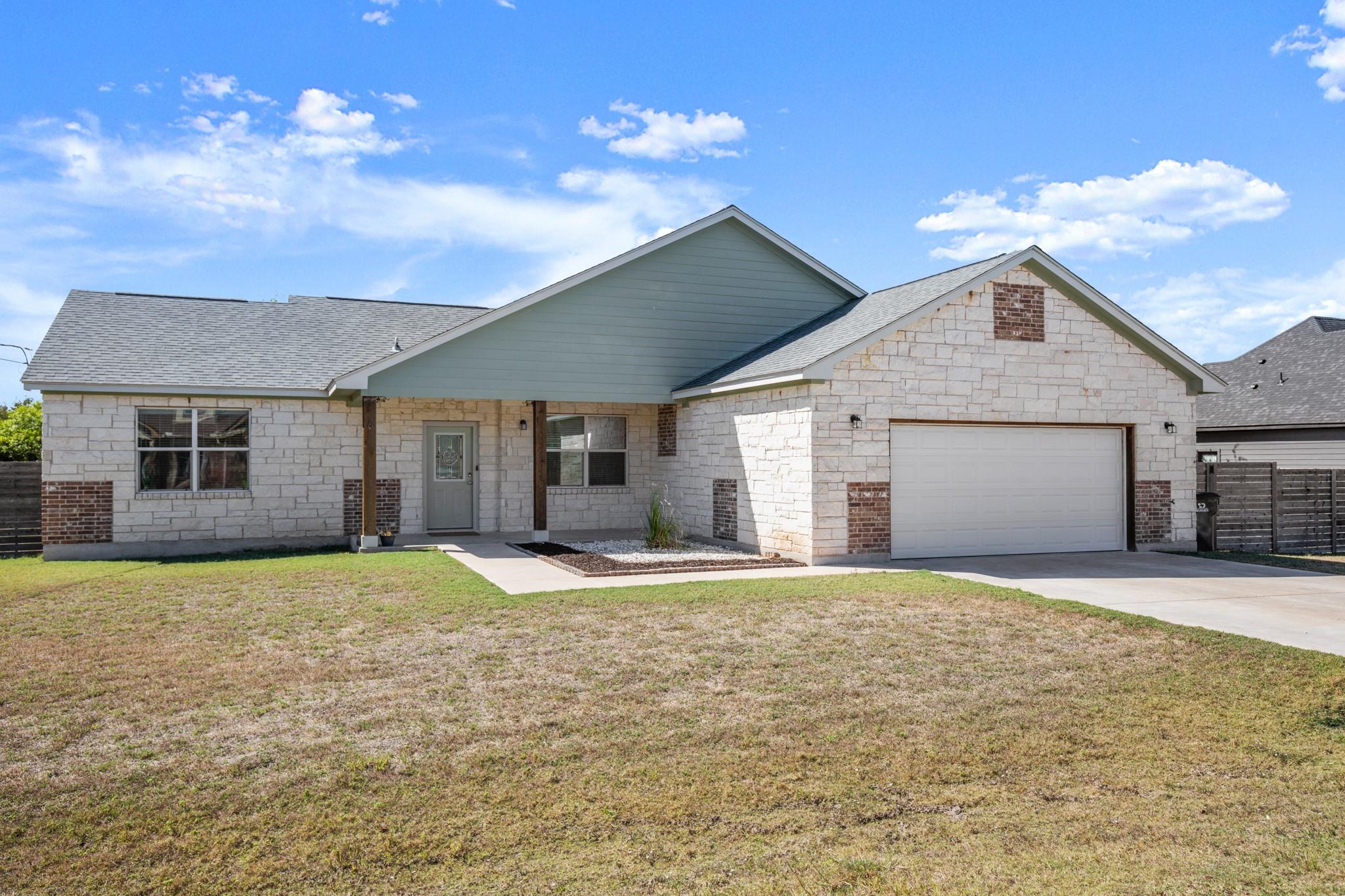 125 Naalehu Ct, Bastrop, TX 78602