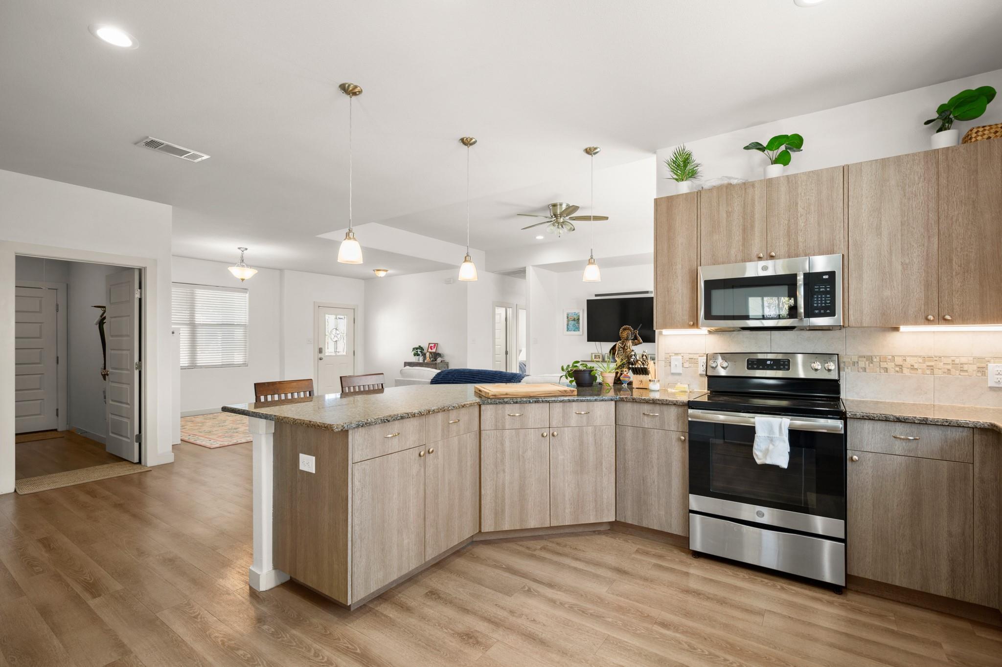 125 Naalehu Ct, Bastrop, TX 78602