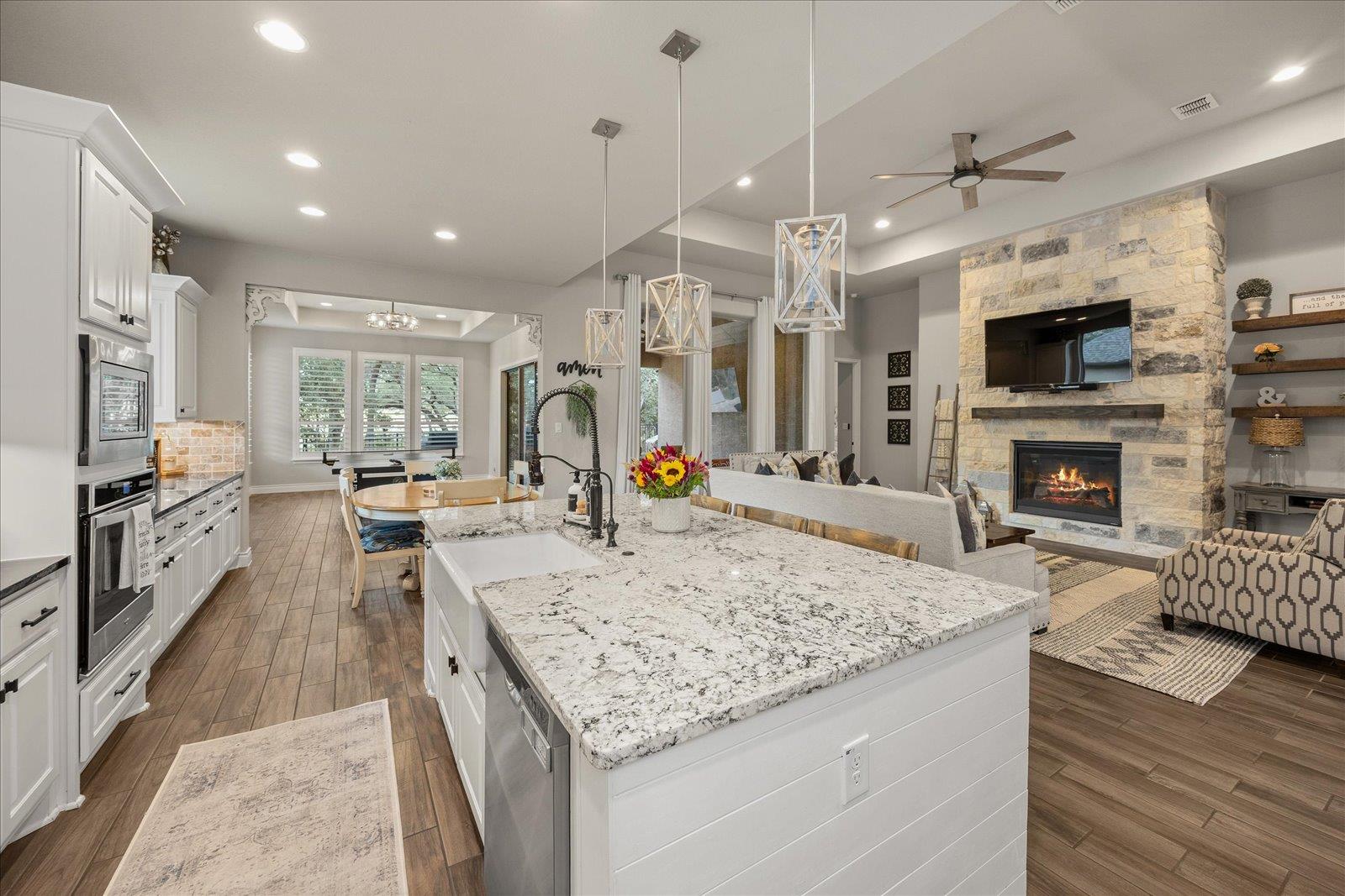 158 Cool Rock Rd, Boerne, TX 78006