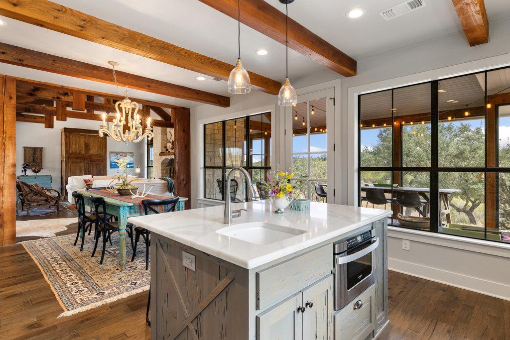 300 Cedar Mountain Dr, Marble Falls, TX 78654