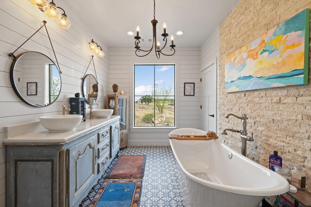 300 Cedar Mountain Dr, Marble Falls, TX 78654