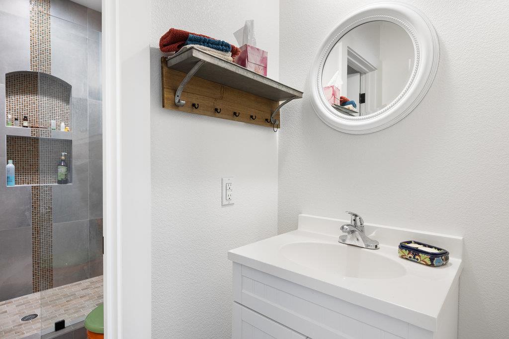 300 Cedar Mountain Dr, Marble Falls, TX 78654